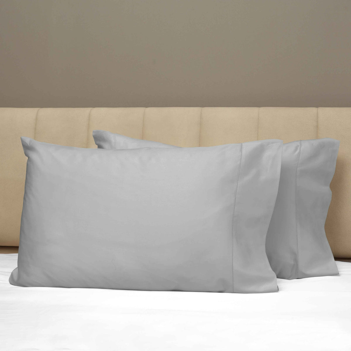 Closeup View of Signoria Raffaello Pillowcases in Silver Moon Color