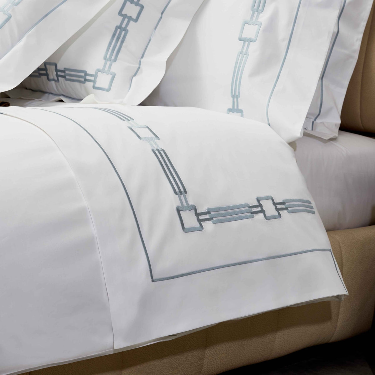 Closeup View of Signoria Retrò Flat Sheet in White/Wilton Blue Color