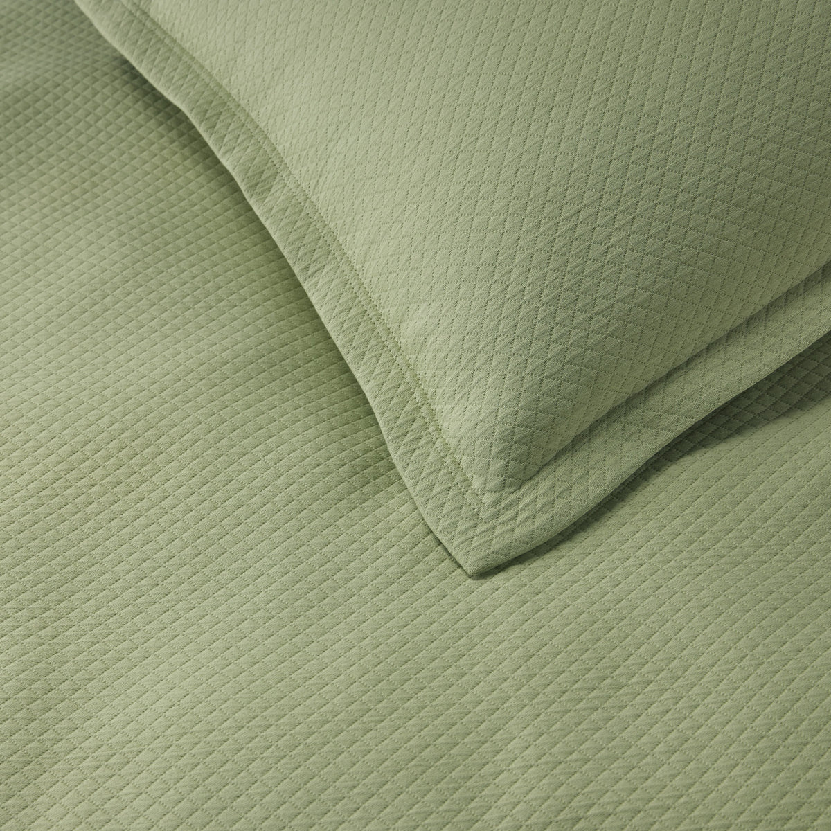 Clear Detail of Sferra Rombo Coverlet and Shams Willow
