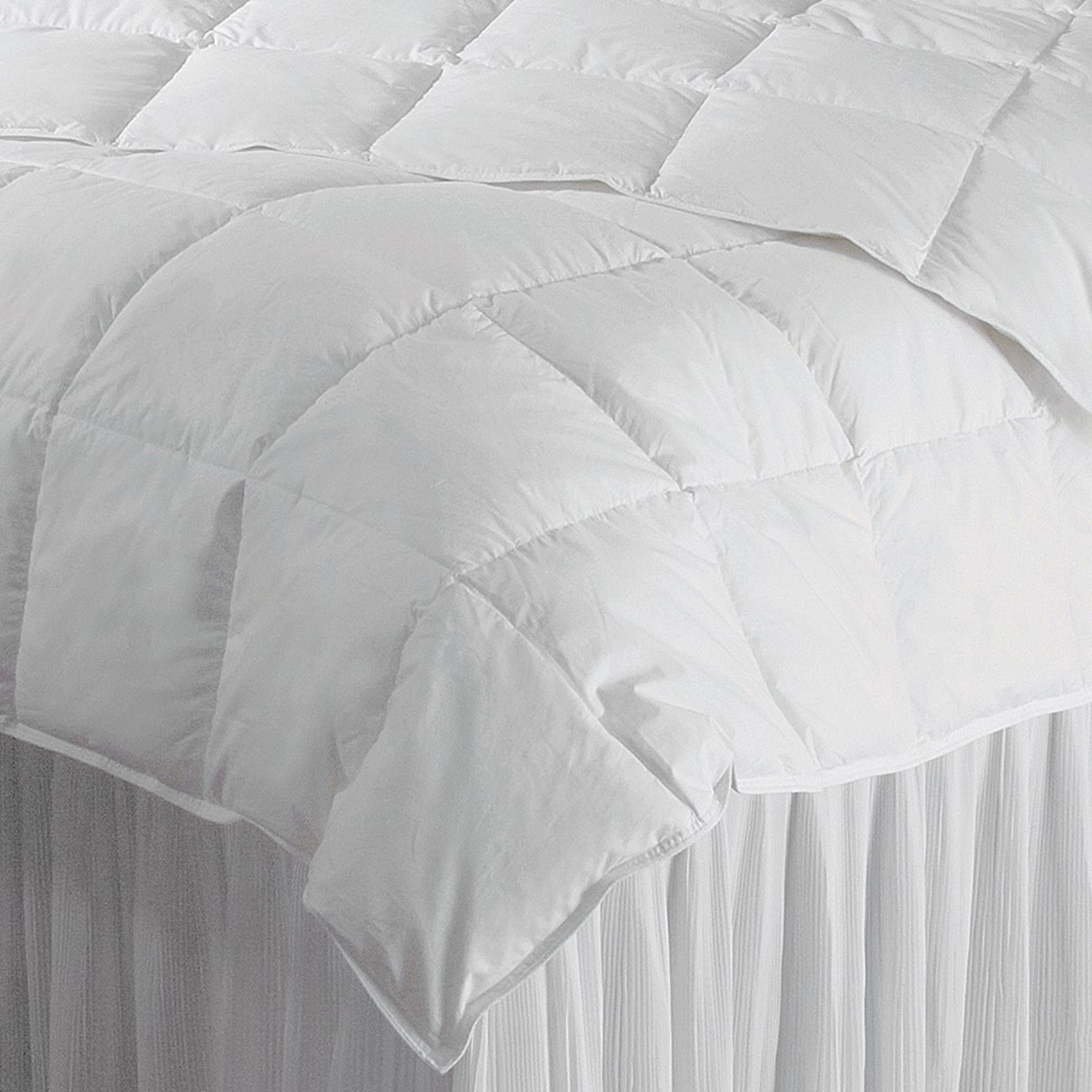 Closeup Image of Downtown Company Summerfield Hungarian White Goose Down Comforter