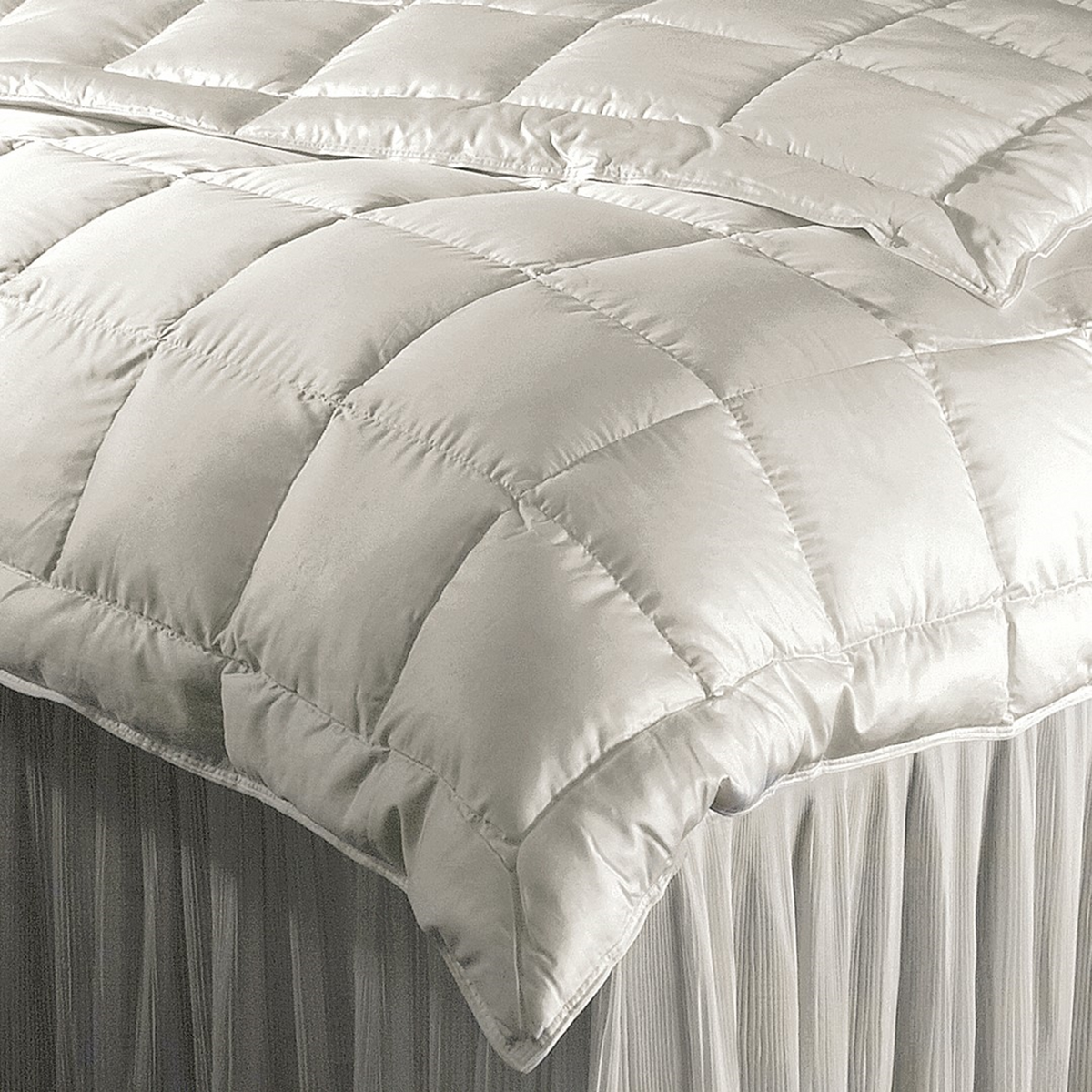 Closeup Image of Downtown Company Willow Siberian White Goose Down Comforter