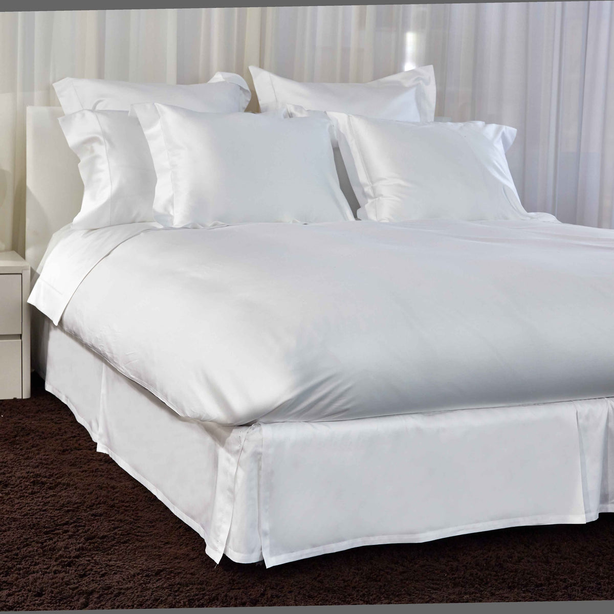 Full View Image of Signoria Raffaello Bedding in White Color