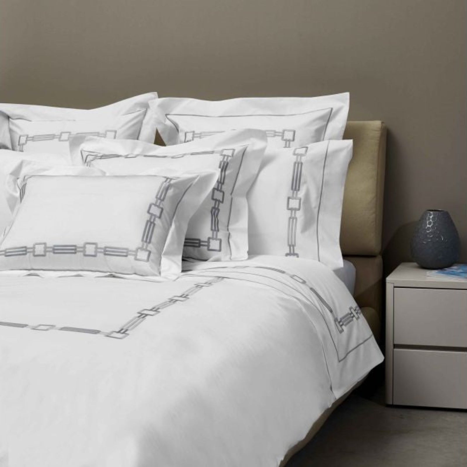 Closeup View of Signoria Retrò Bedding in White/Lead Grey Color