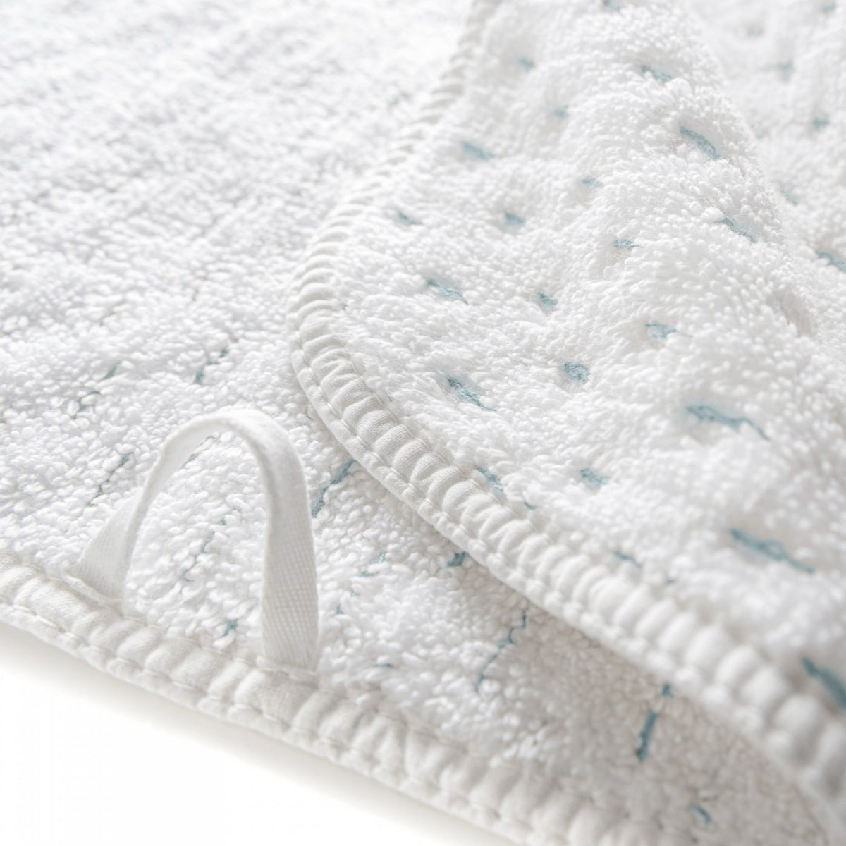 Hanging Loop of Graccioza Alice Bath Towels in White and Sea Mist colors