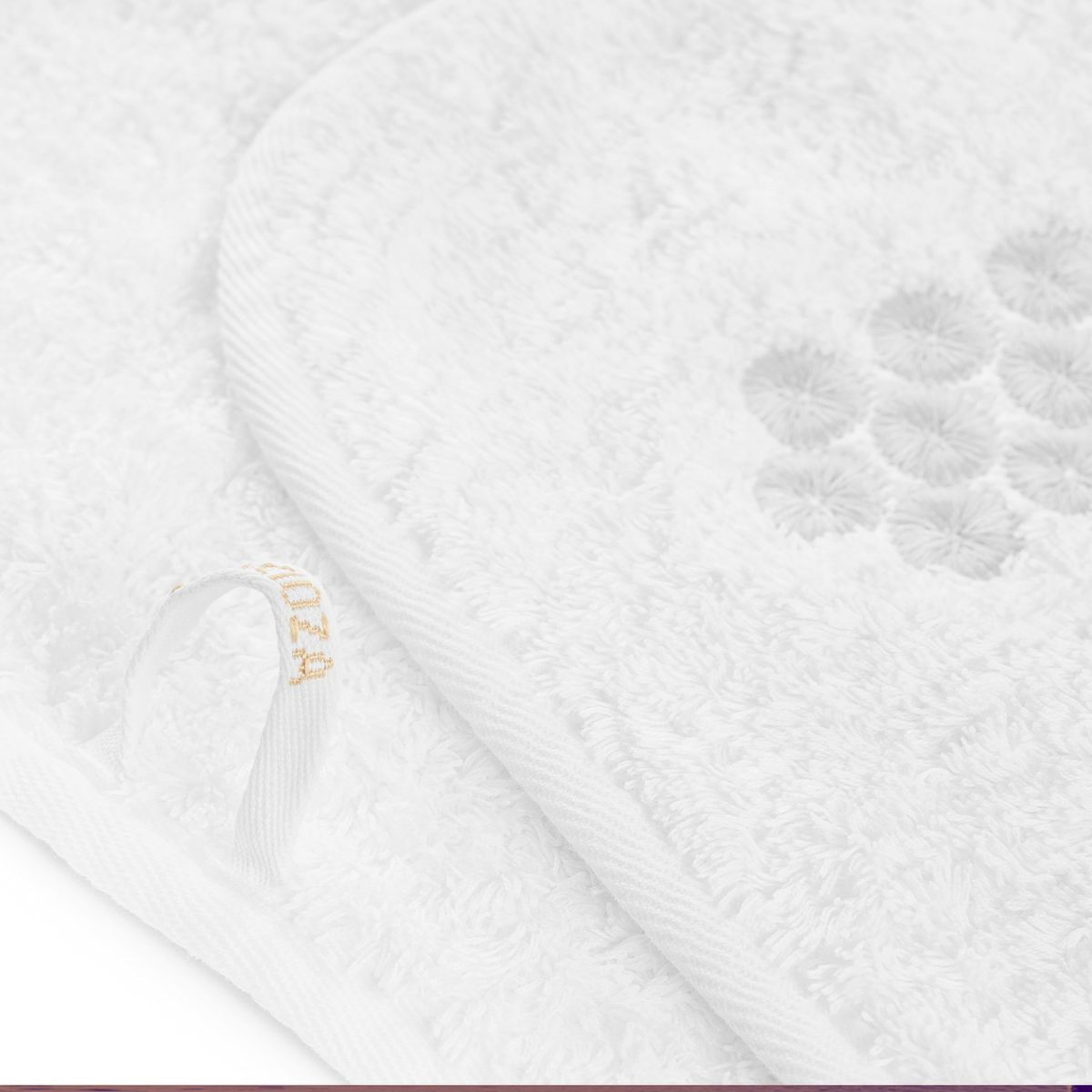 Hanging Loop Detail of Graccioza Angele Bath Towels in White and Cloud