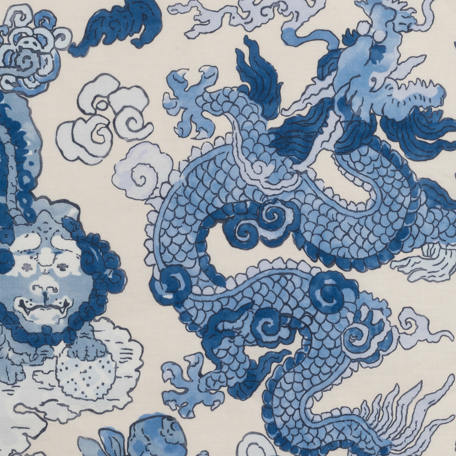 Matouk Schumacher Magic Mountain Guest Towels in Porcelain Blue