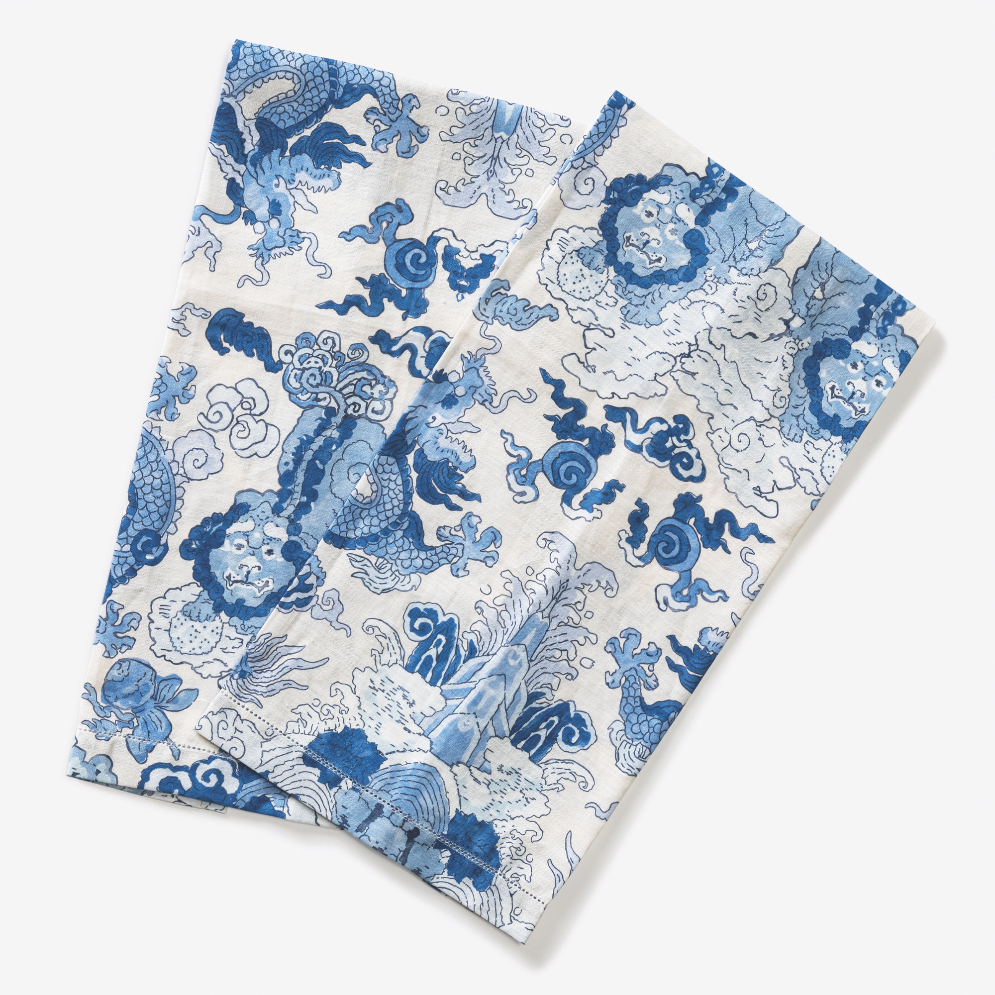 Matouk Schumacher Magic Mountain Guest Towels in Porcelain Blue