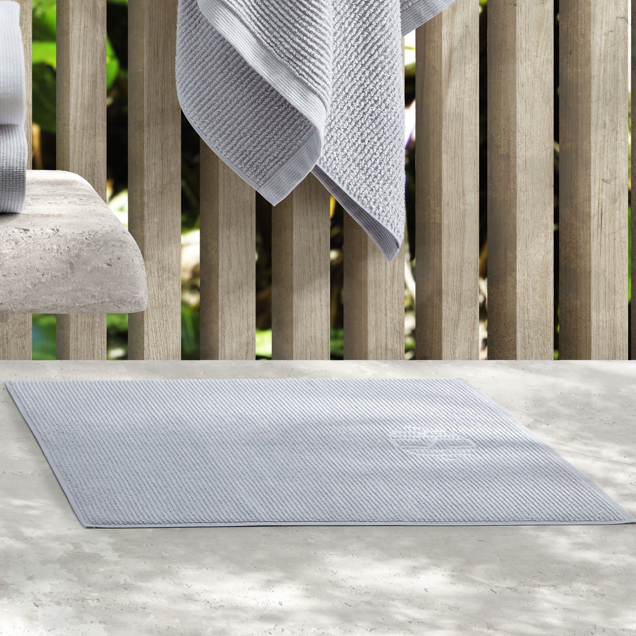 Matouk Aman Bath Tub Mat (Anthracite) | High-End Tub Mat | FLandB ...