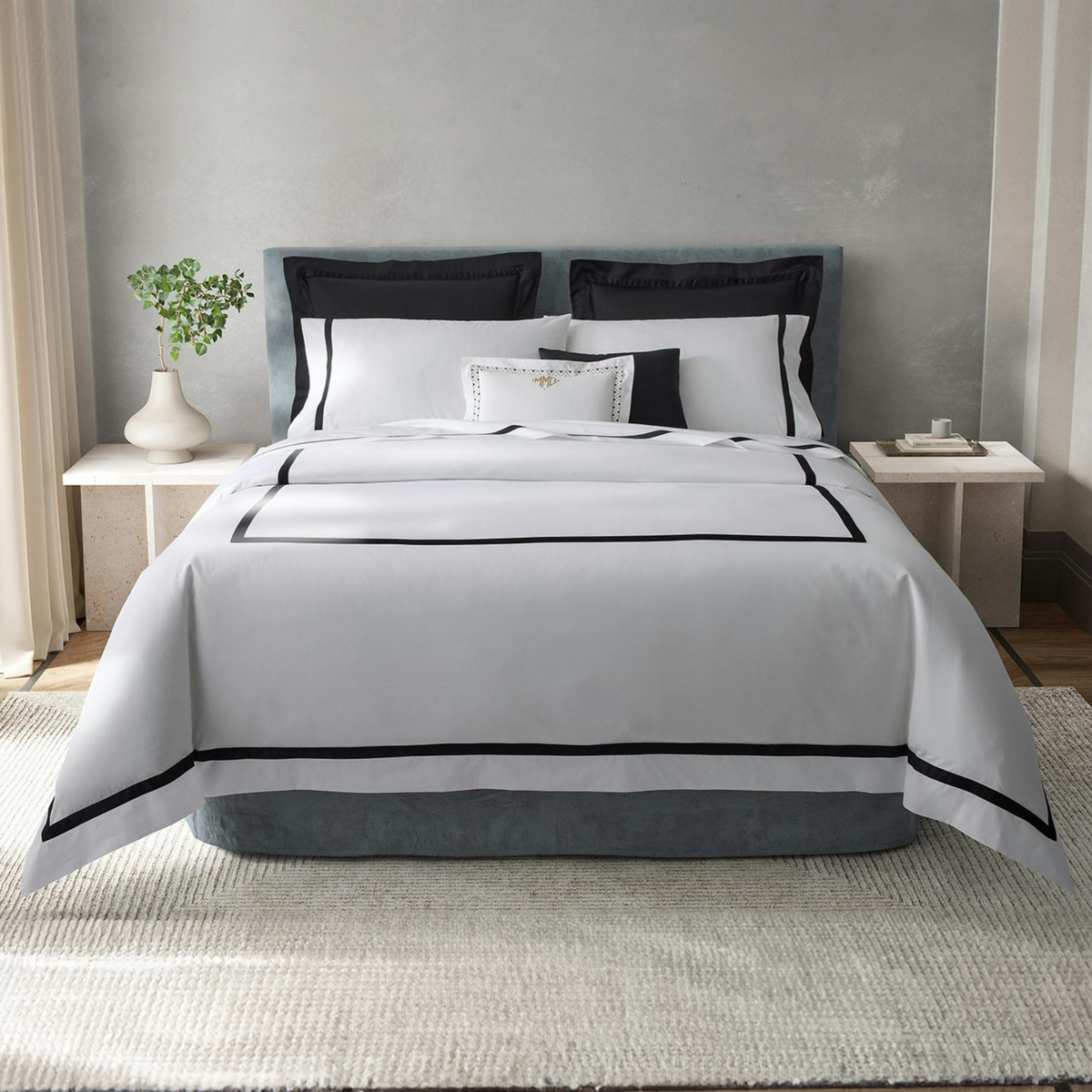 Matouk Lowell Black Bed with Prado and Nocturne Shams