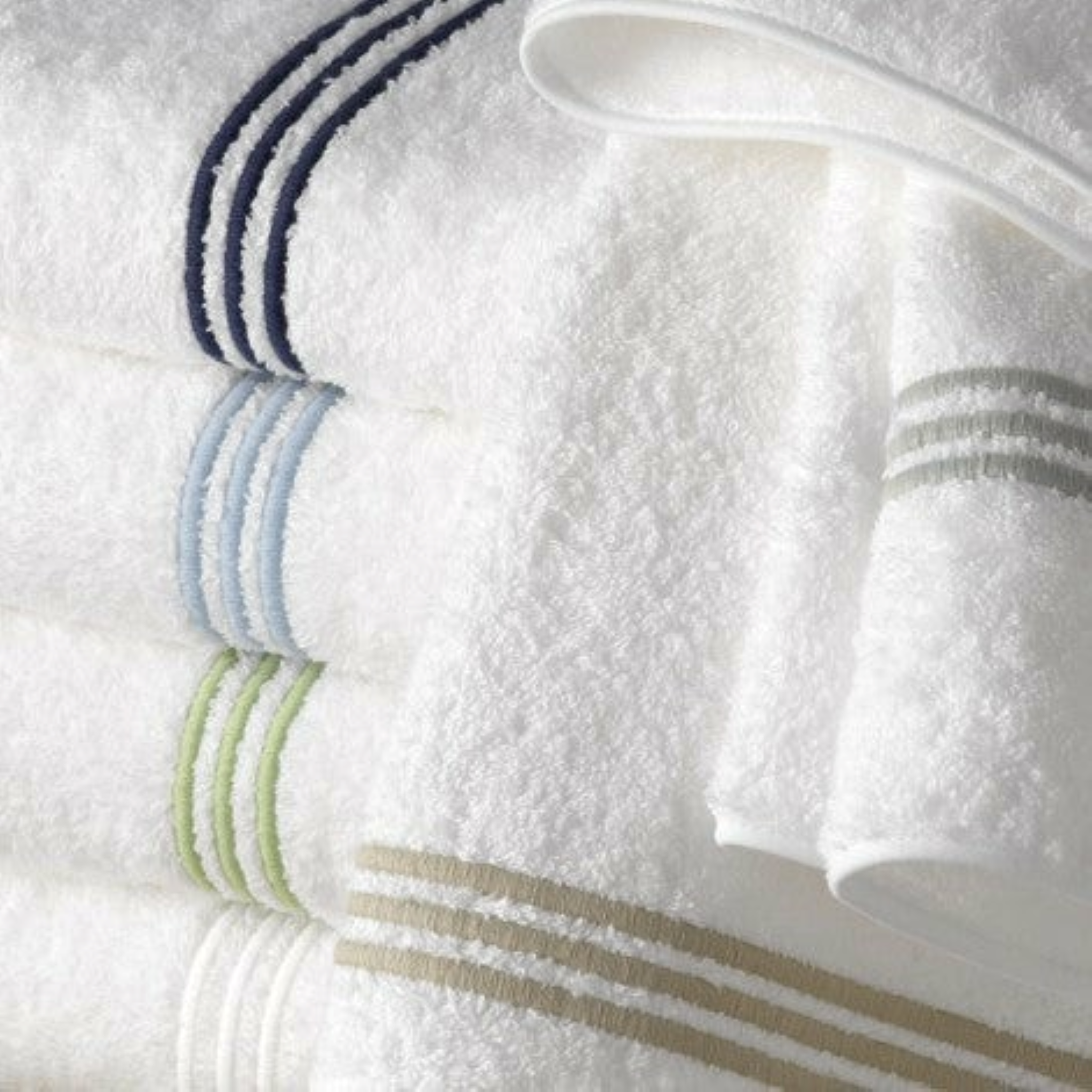 https://flandb.com/cdn/shop/files/Matouk-Bel-Tempo-Bath-Towels-Close-Up_5000x.png?v=1686466092