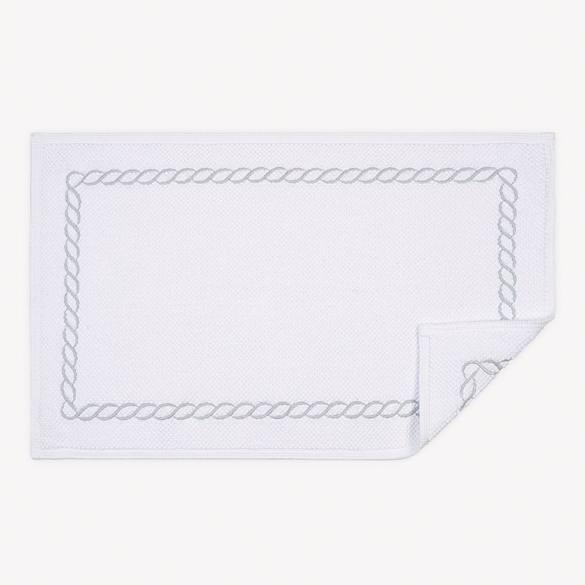 Matouk Classic Chain Bath Rug with Silver Chain Embroidery