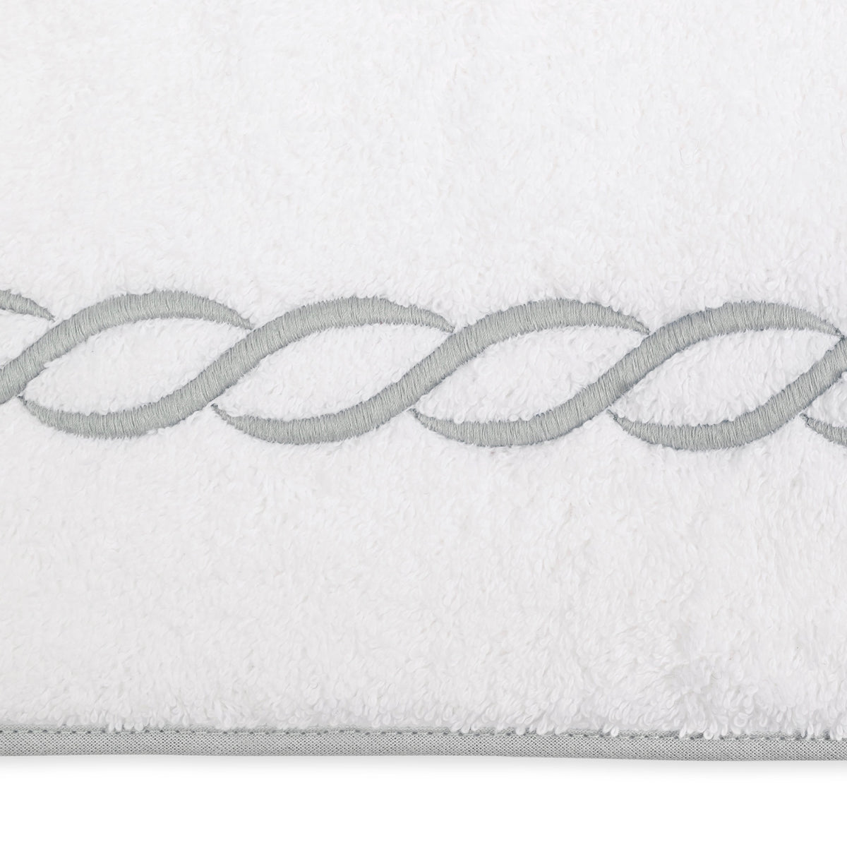 Swatch Sample of Matouk Classic Chain Bath Towels and Mats in Silver