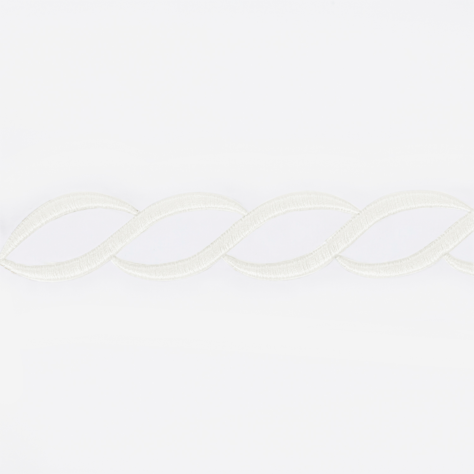 Matouk Classic Chain Bedding in Cobalt with White Swatch 