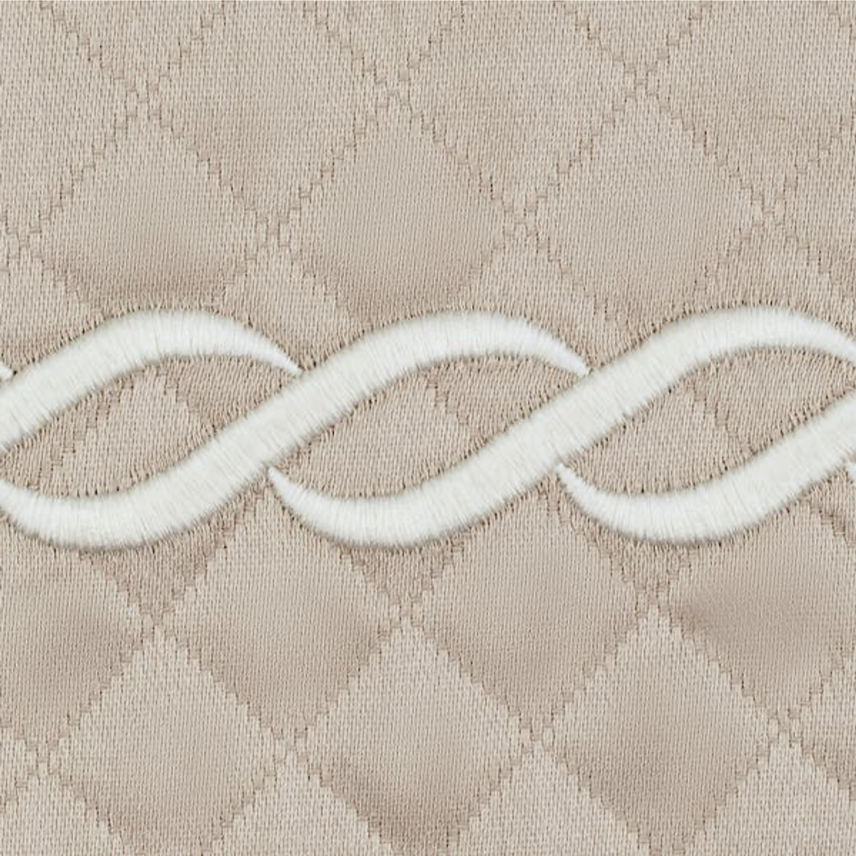 Detail Closeup of Matouk Classic Chain Scallop Matelassé Bedding Swatch in Dune Color