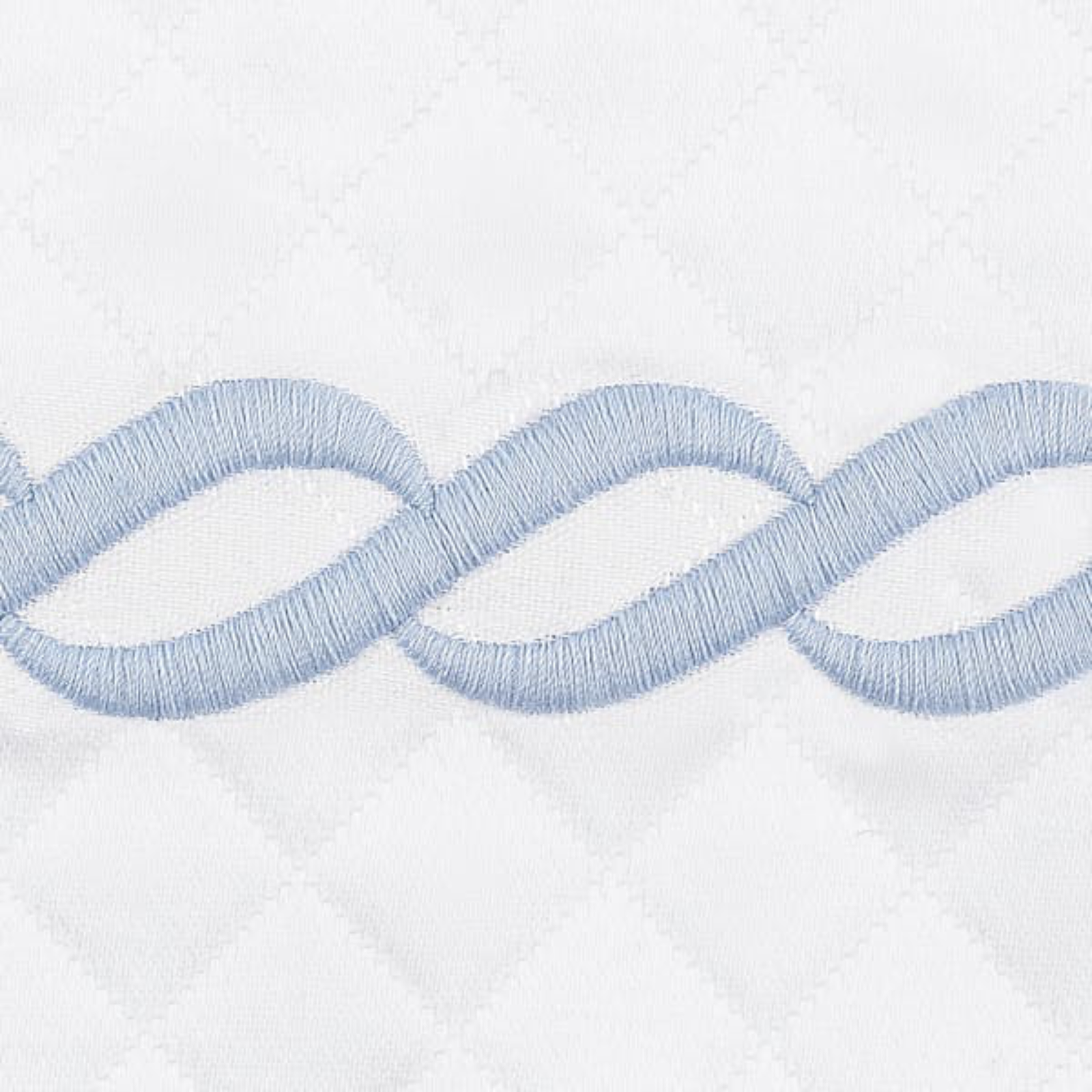 Full View of Matouk Classic Chain Scallop Matelassé Bedding Black/Bone with Light Blue Swatch