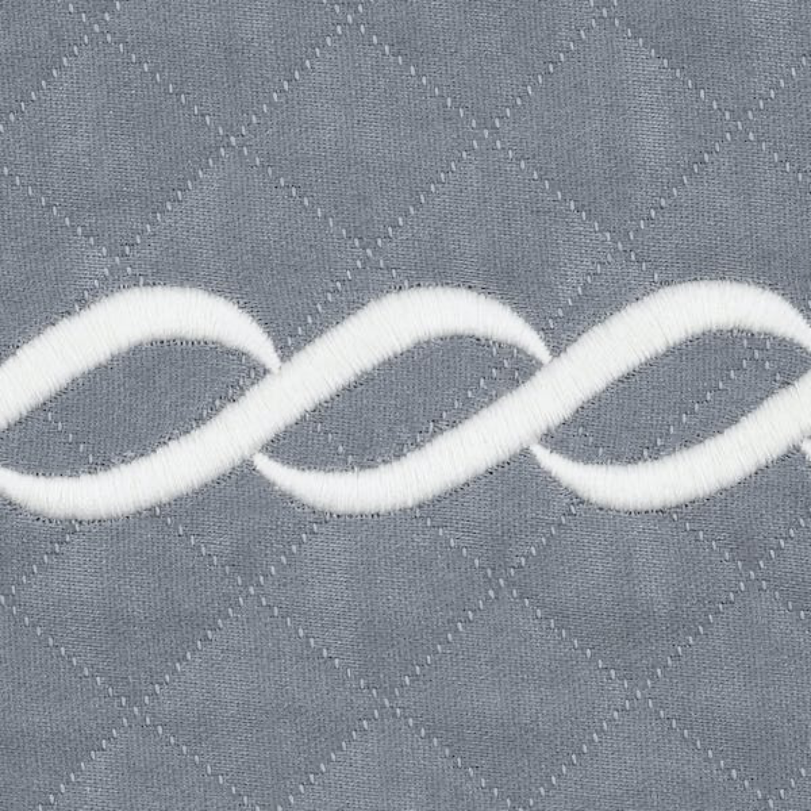 Full View of Matouk Classic Chain Scallop Matelassé Bedding Black/Bone with Blue/Bone Swatch