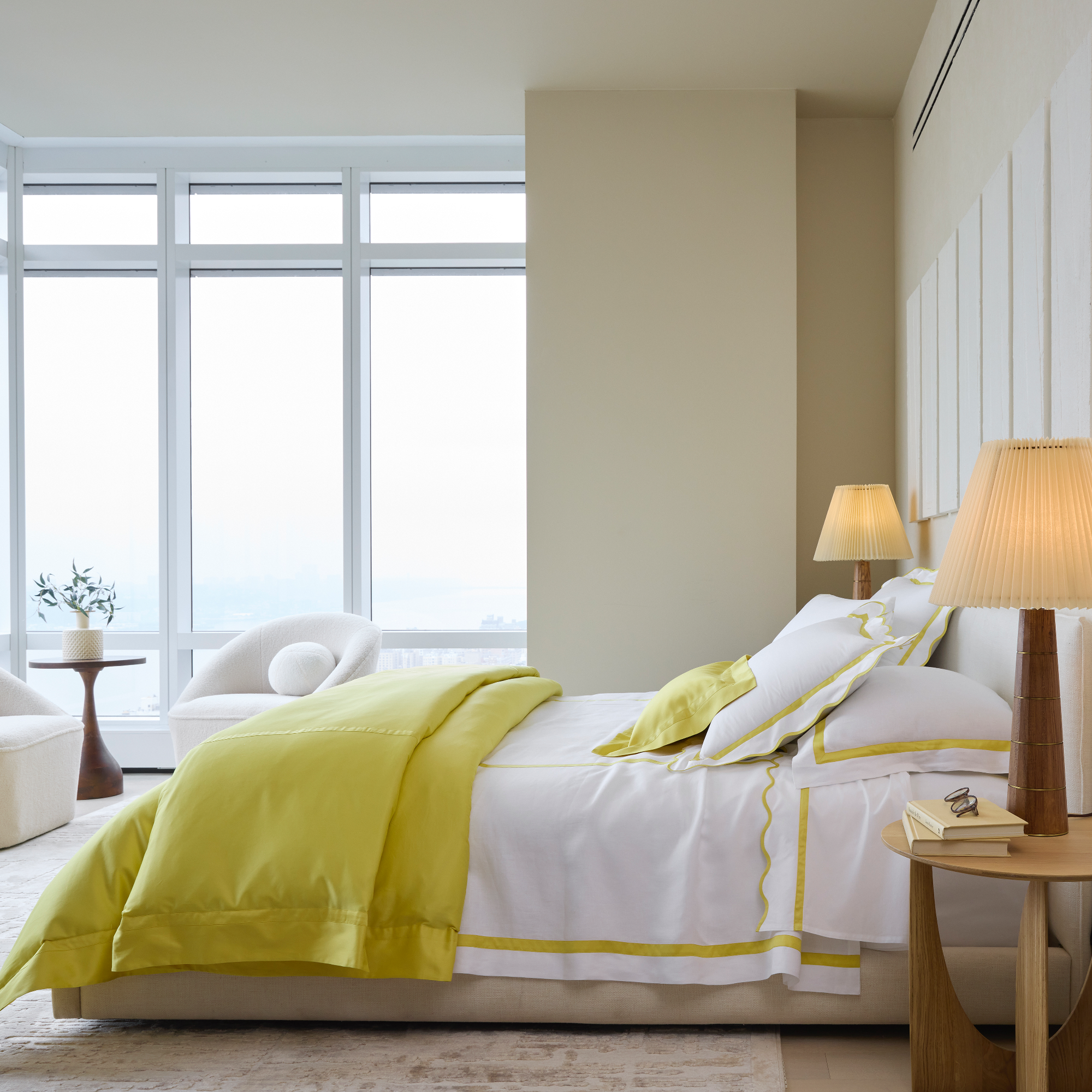 Full Bed in Matouk Cornelia Bedding in Lemon Color