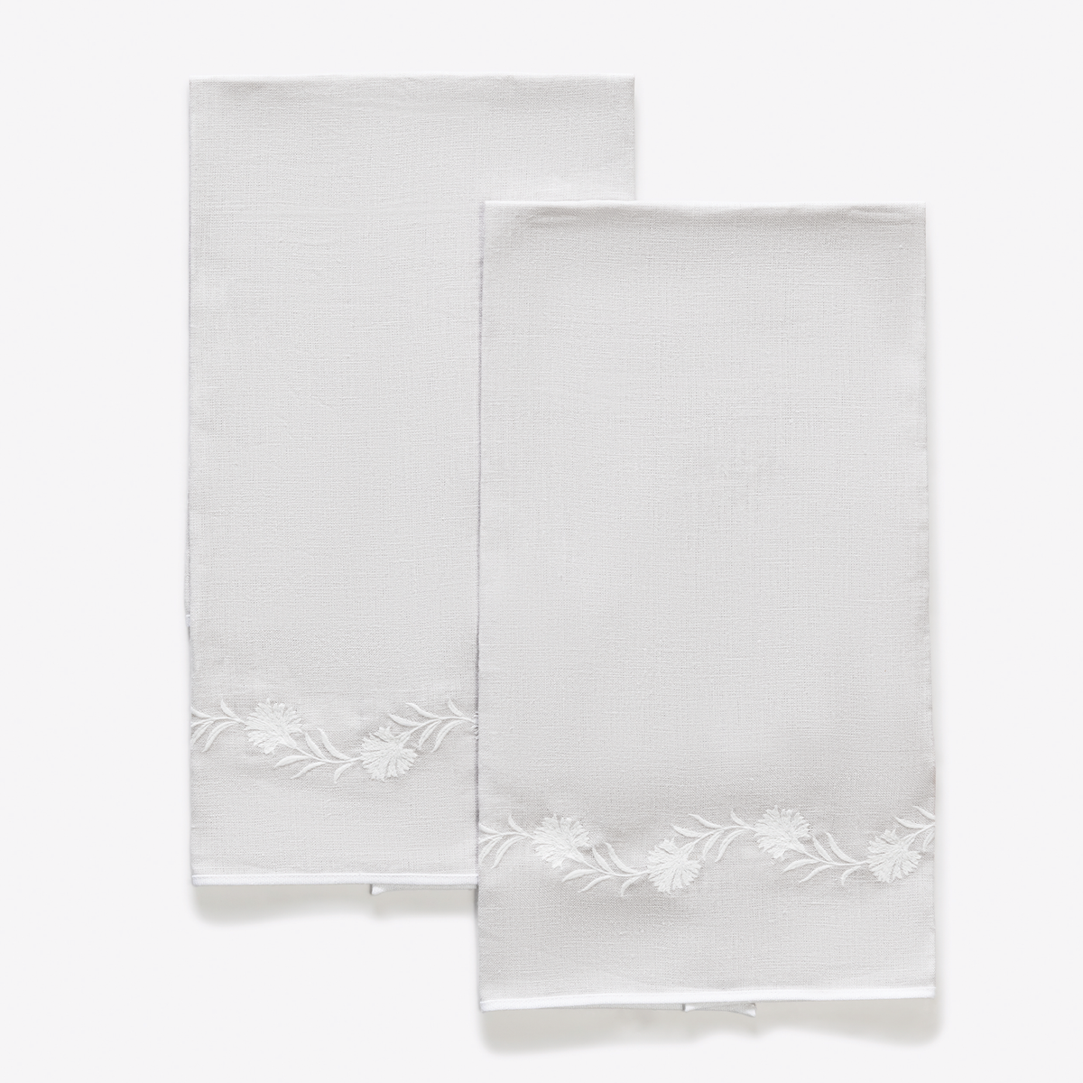 Matouk Daphne Guest Towels in Silver