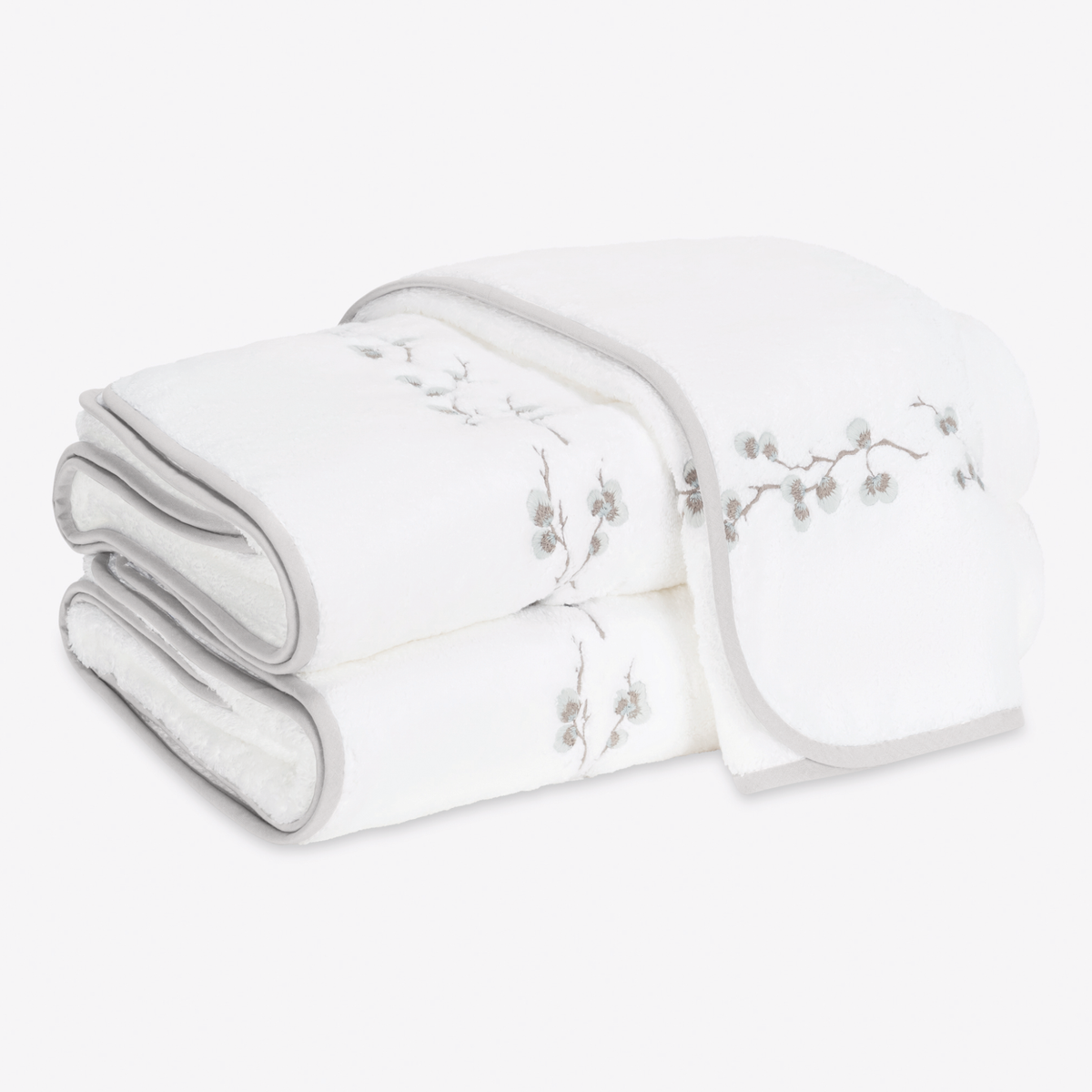 Matouk Jasmine Giza Bath Towels in Cloud color
