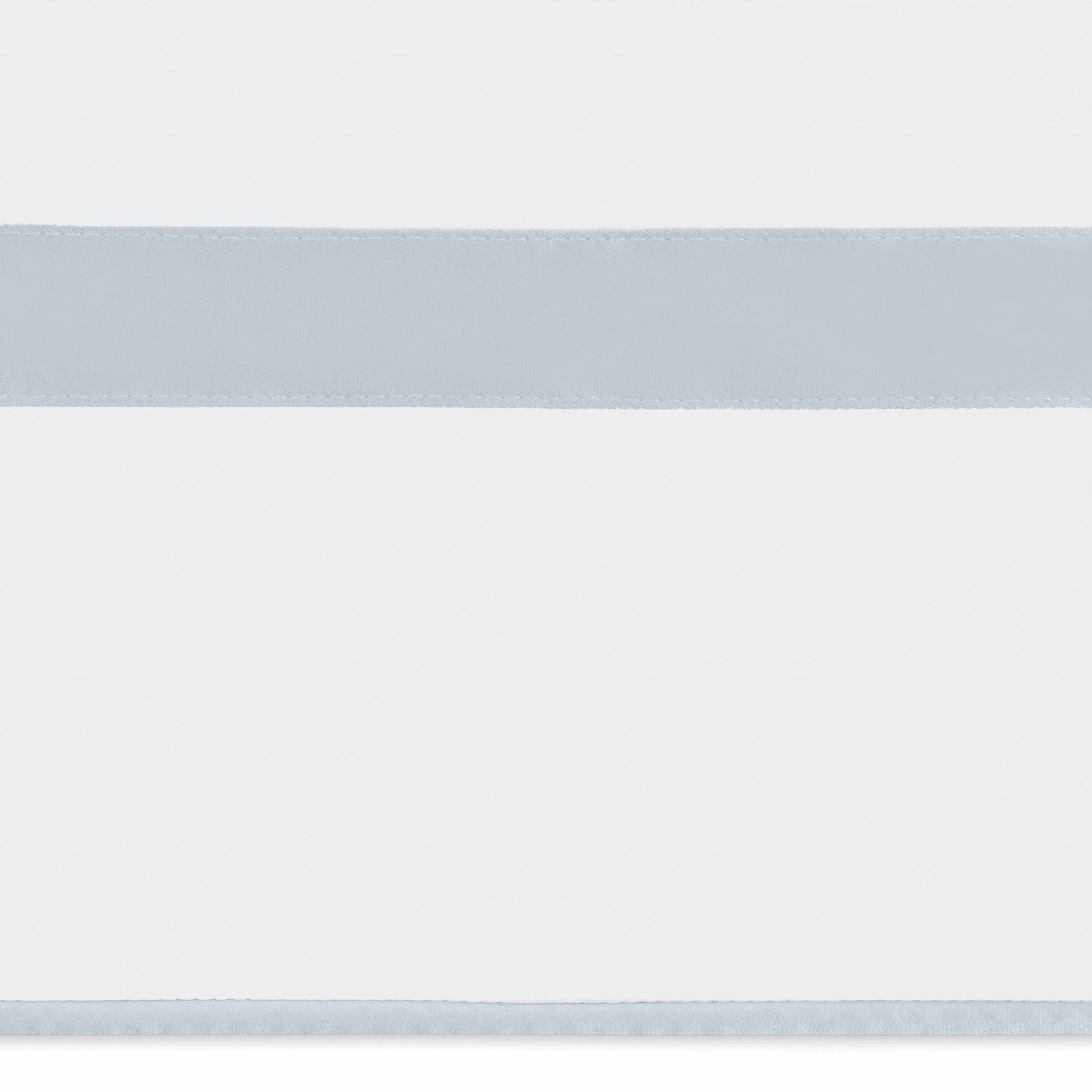 Matouk Louise Bedding with Pool Swatch