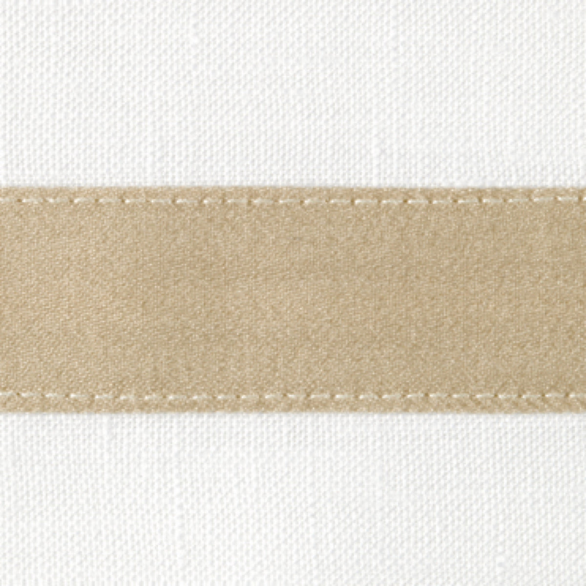 Swatch Sample of Matouk Lowell Guest Towels in Champagne