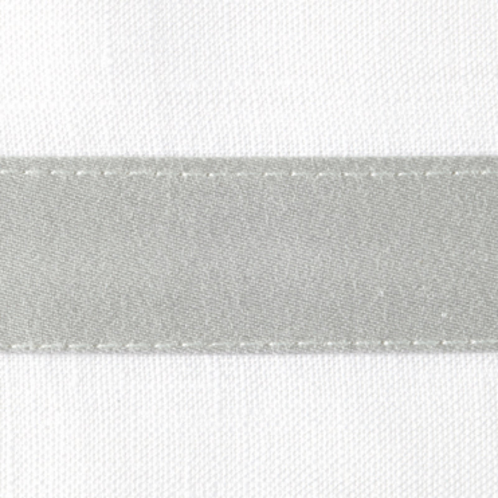 Pair of Matouk Lowell Guest Towels in Silver