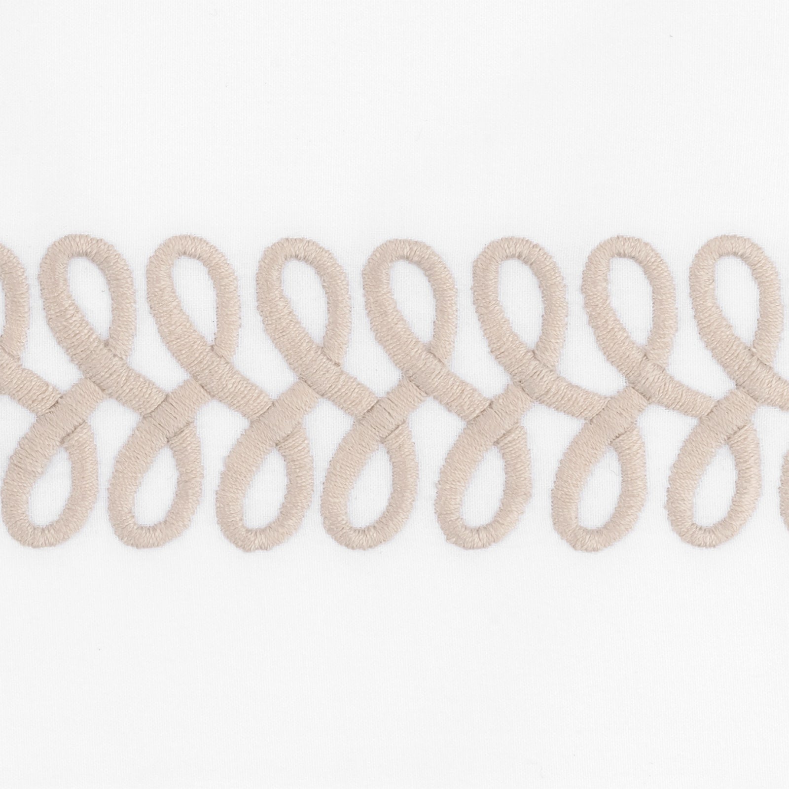 Matouk Schumacher Astor Braid Guest Towels in Dune