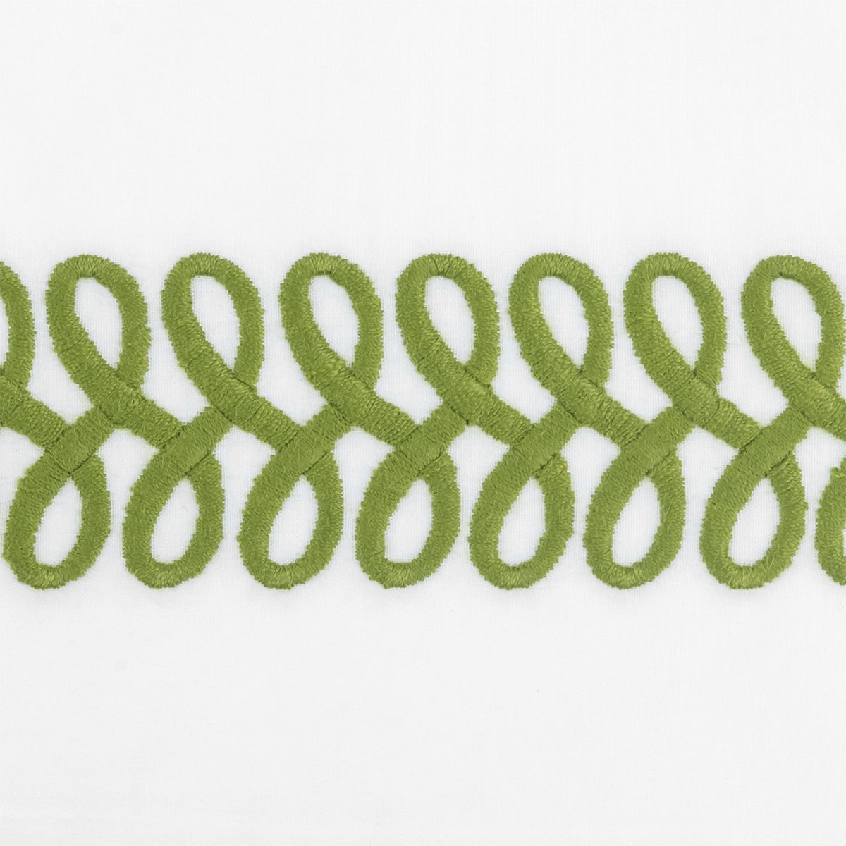 Pattern of Matouk Schumacher Astor Braid Guest Towels in Grass