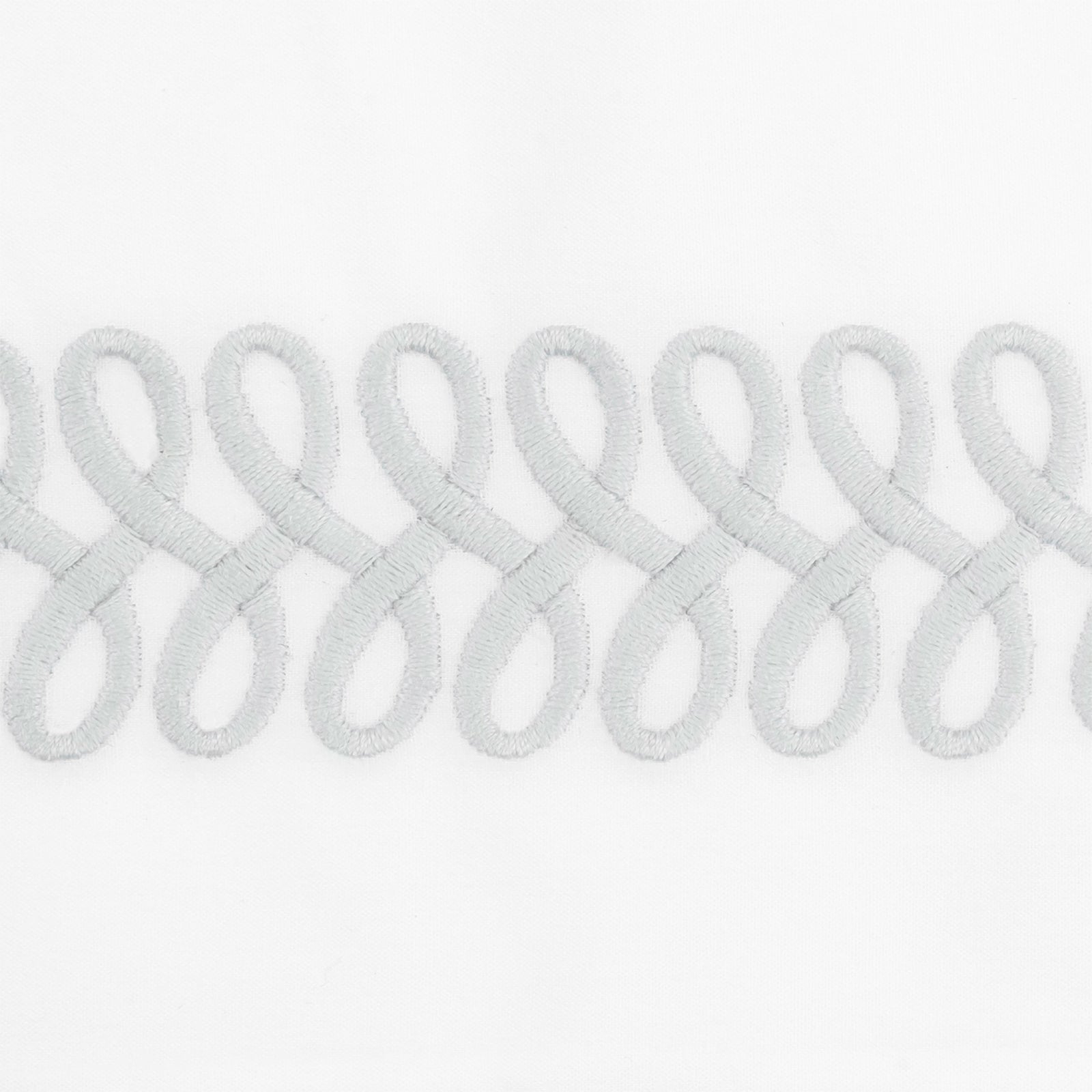 Matouk Schumacher Astor Braid Guest Towels in Silver