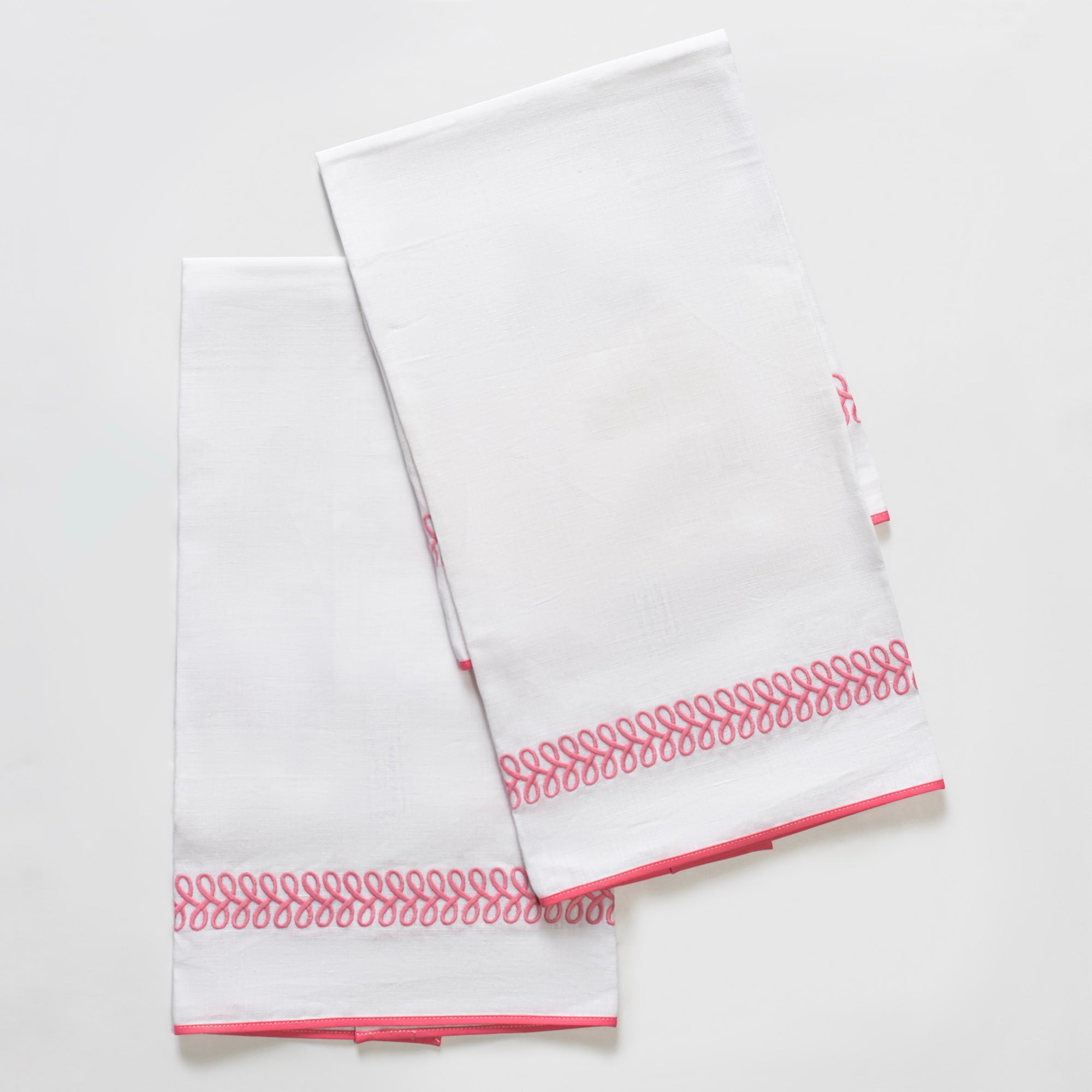 Matouk Schumacher Astor Braid Guest Towels in Peony