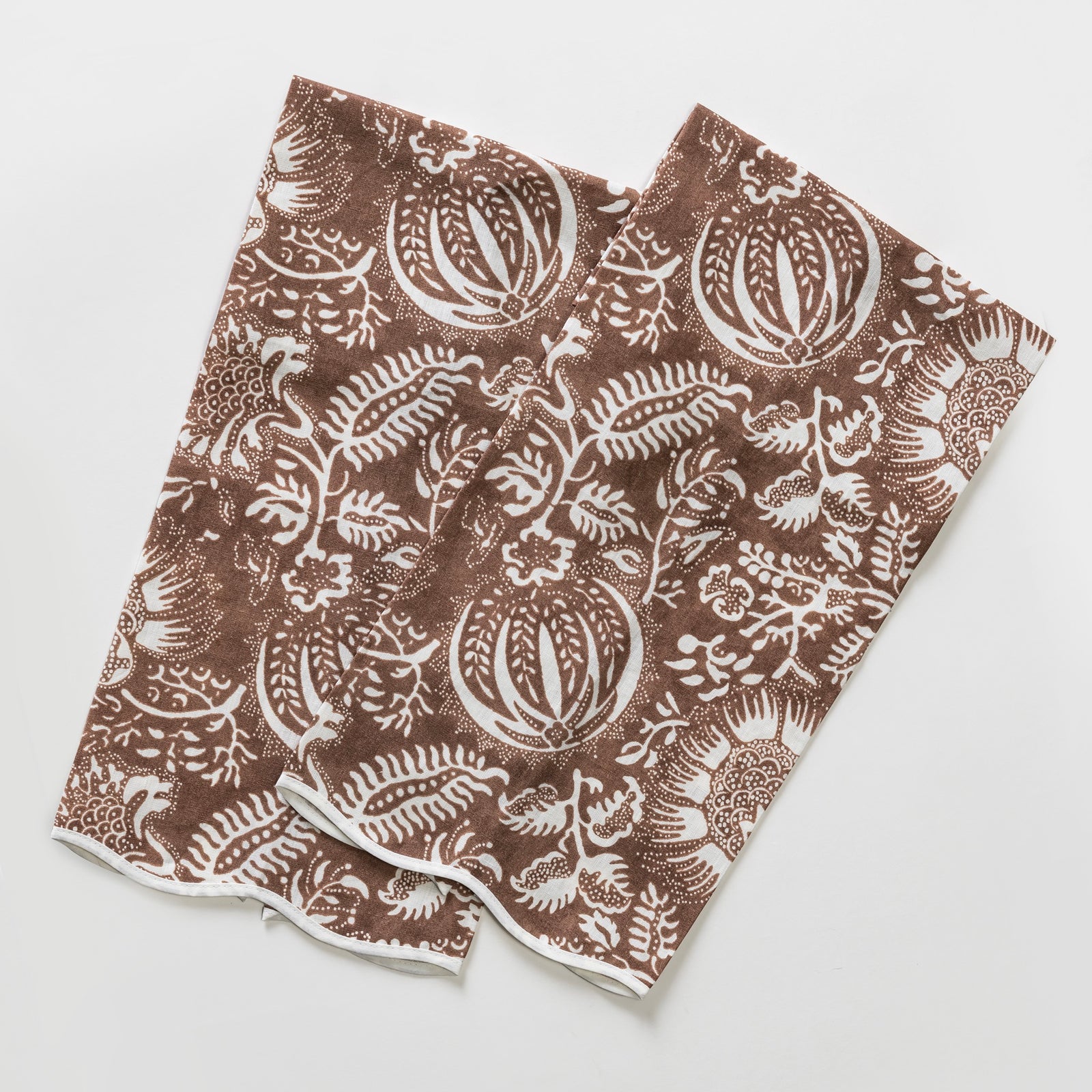 Matouk Schumacher Granada Guest Towels in Chestnut