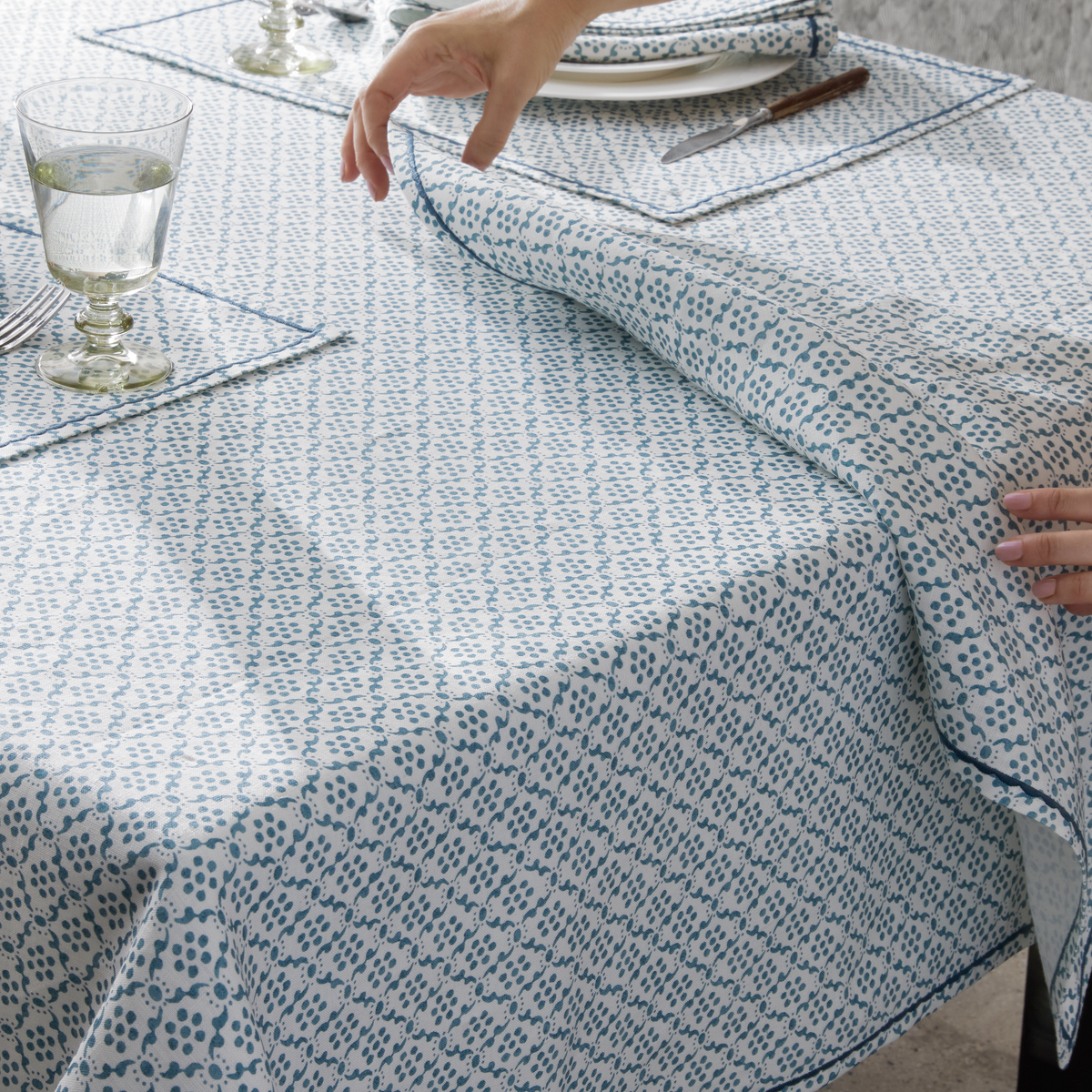 Tablecloth detail of Matouk Schumacher Laksha Table Linens in Lapis color