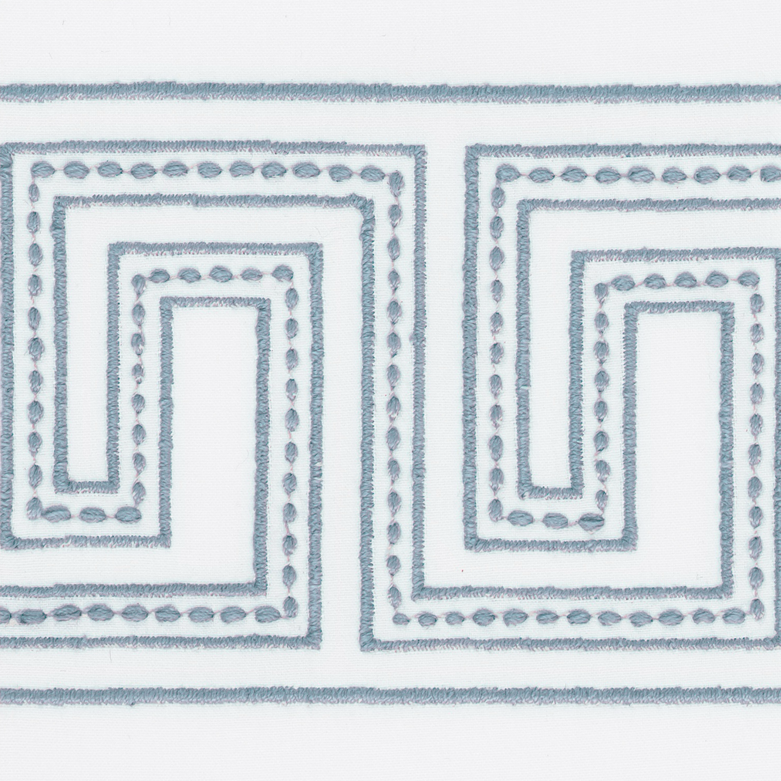 Matouk Schumacher Ophelia Guest Towels in Silver