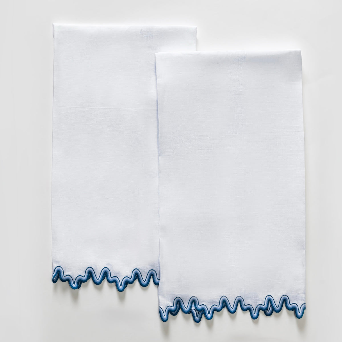 Matouk Wave Guest Towels in Aquarius