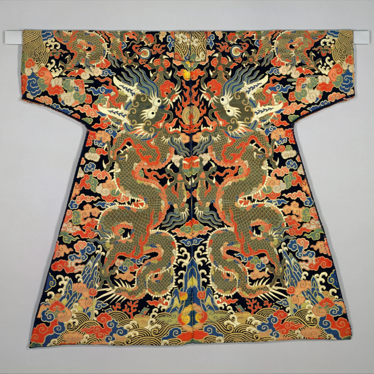 Fabric depicting transition between Ming and Qing dynasties