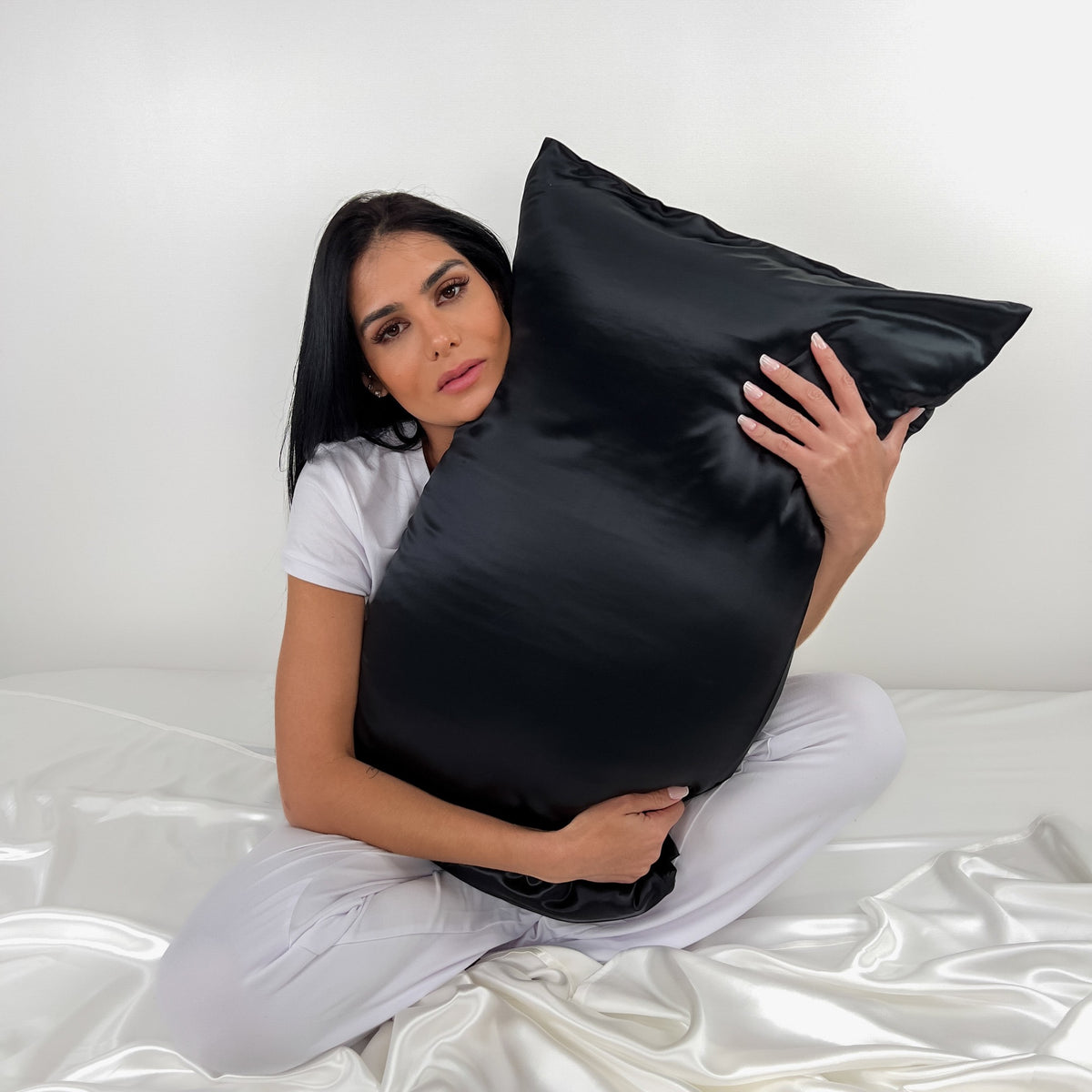 Breathable Mulberry Park Silks Deluxe 19 Momme Pure Silk Pillowcase in Black Color