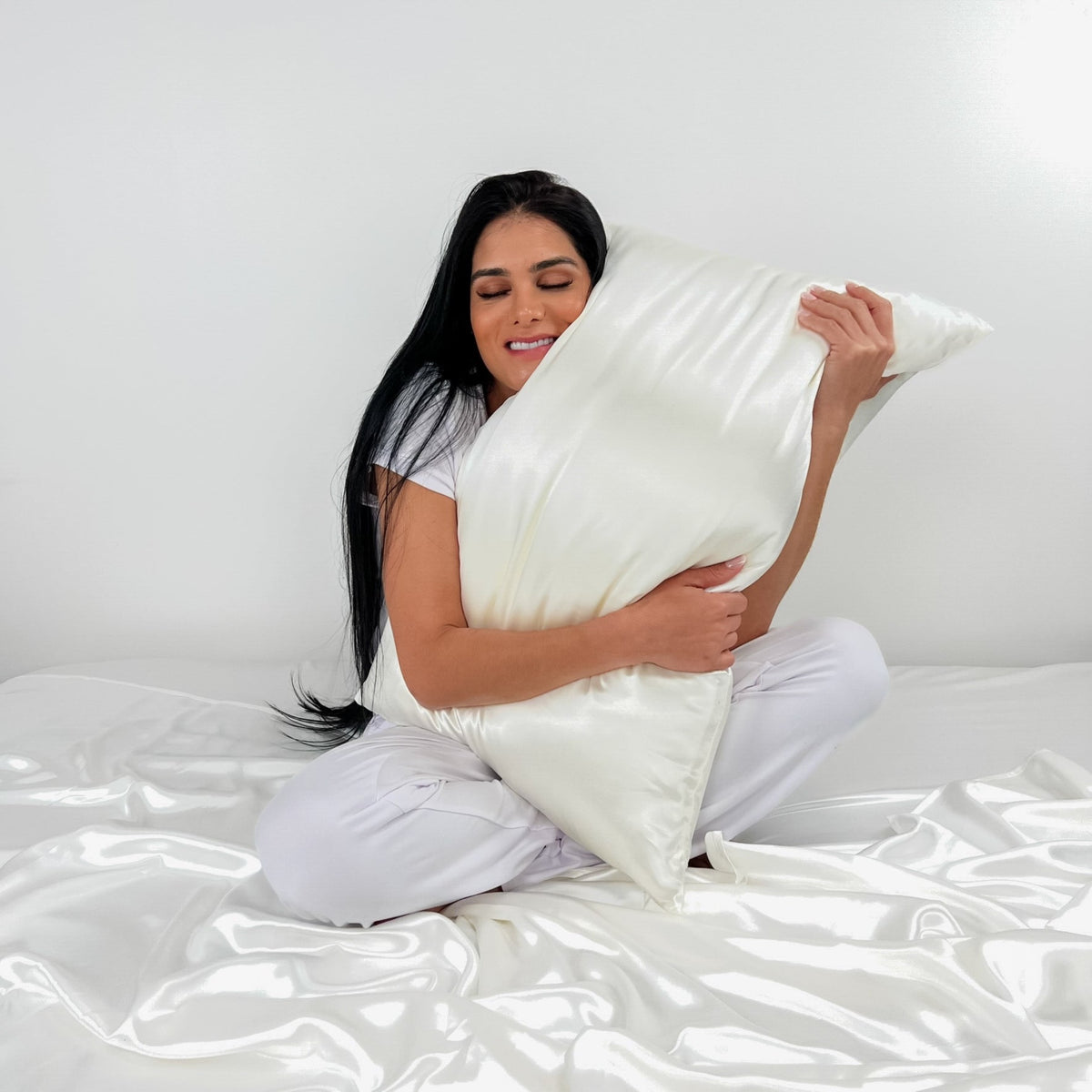 Breathable Mulberry Park Silks Deluxe 19 Momme Pure Silk Pillowcase in White  Color