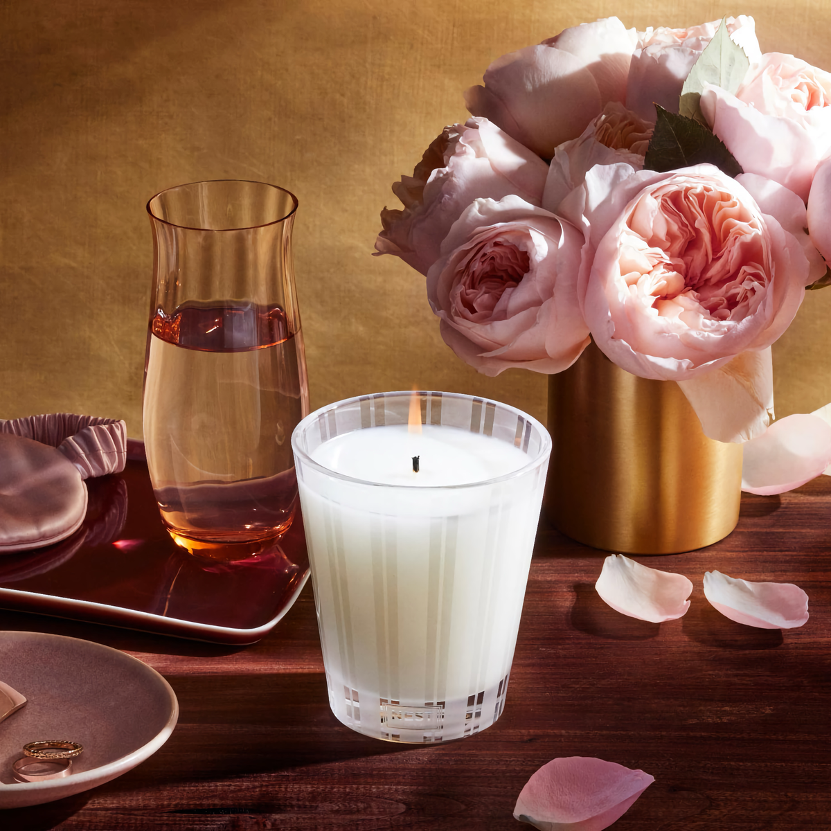 Nest New York Rose Noir and Oud Candle with Bouquet of Roses