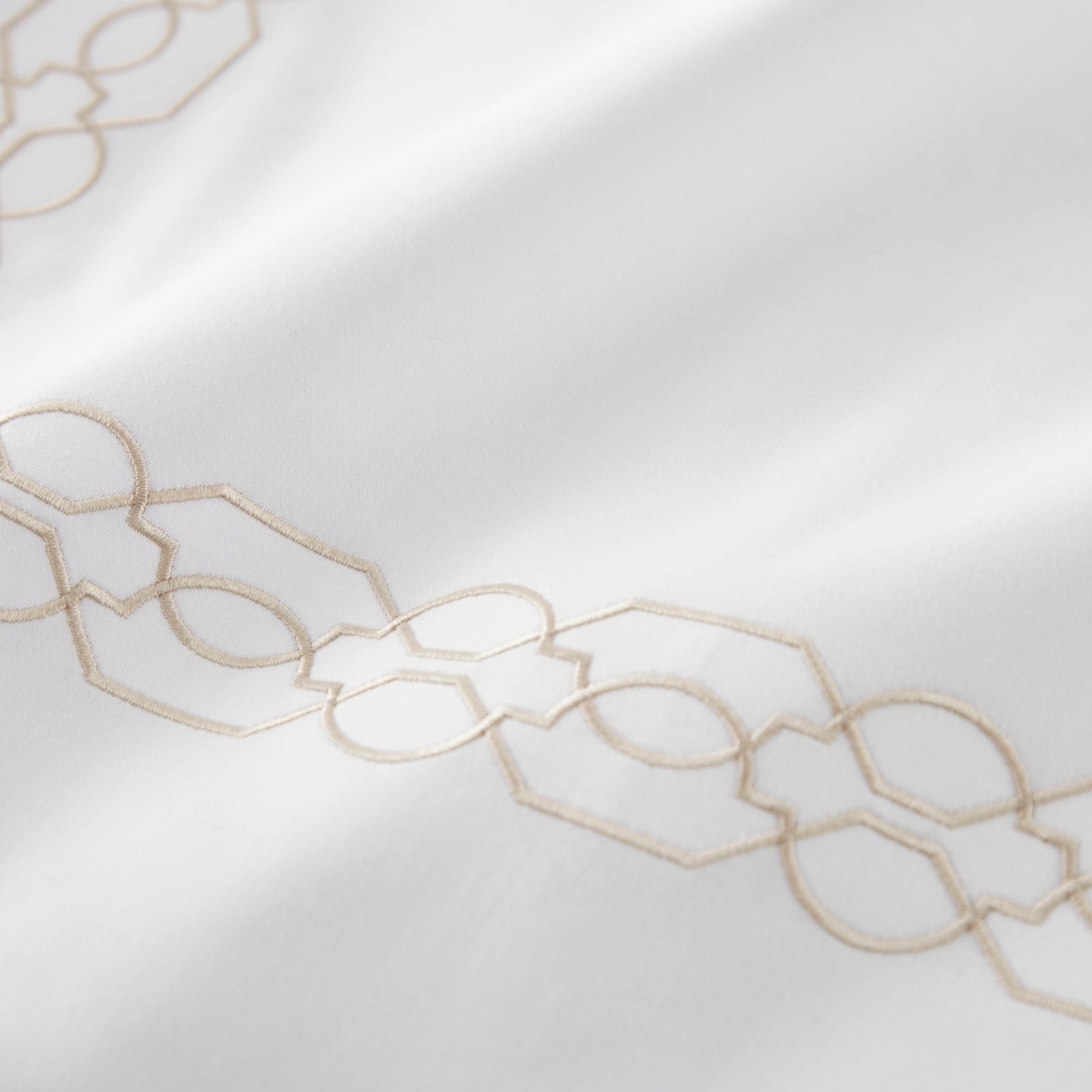 Bed in Linen Peacock Alley Filigree Classic Embroidered Duvet Set with Beige Coordinate