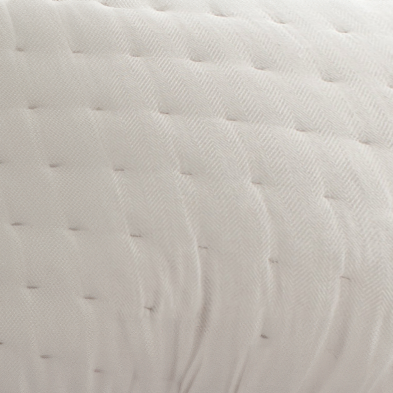 Full Bed in Pine Cone Hill Brussels Quilt & Shams in Natural Color