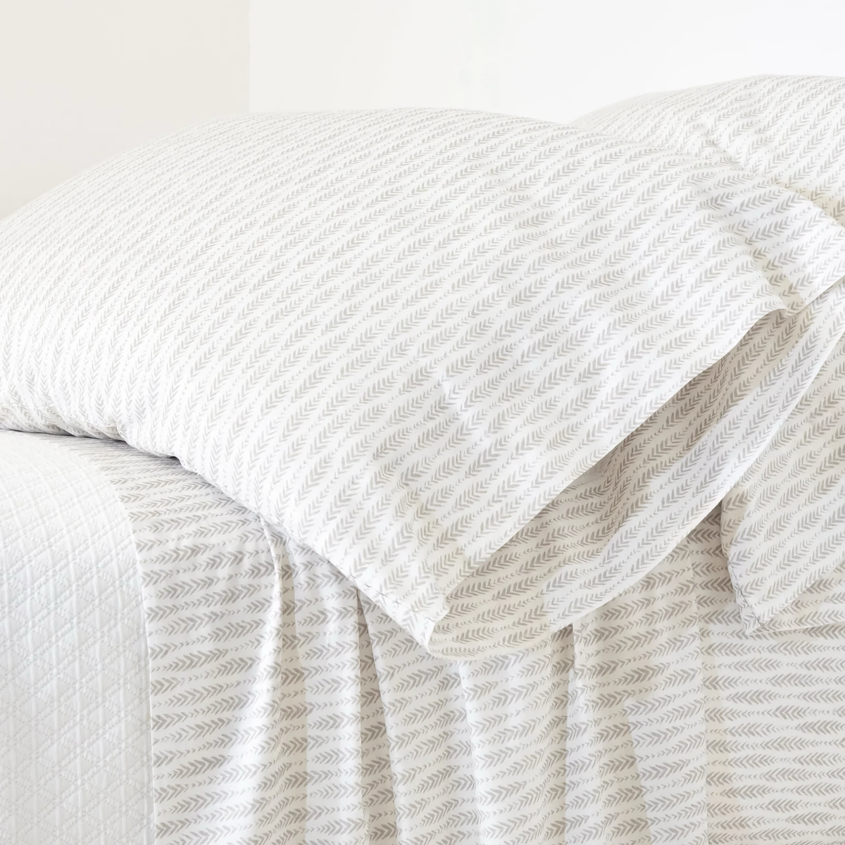 Pine Cone Hill Feather Ogee Sheet Set in Dove Grey