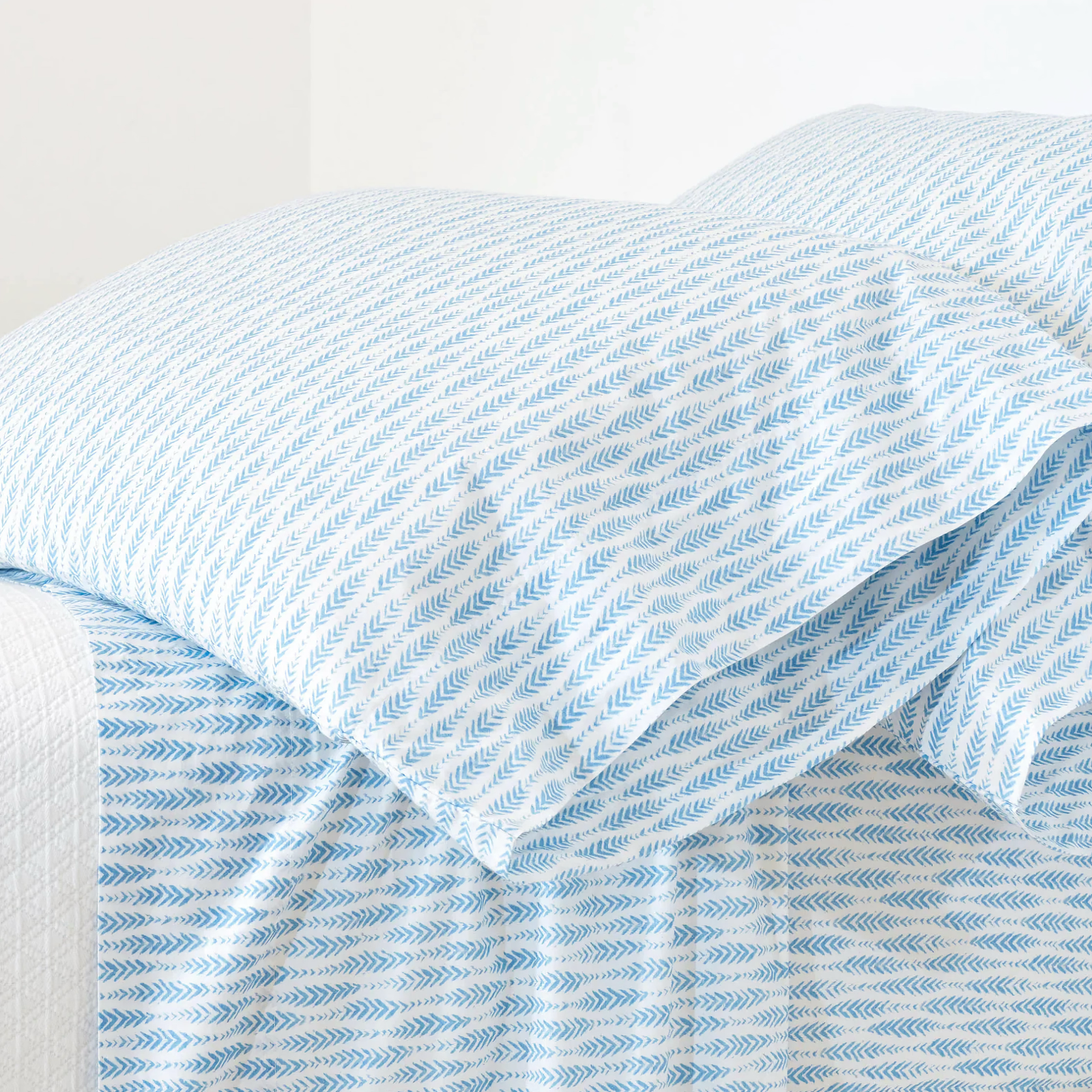 Pine Cone Hill Feather Ogee Sheet Set in French Blue