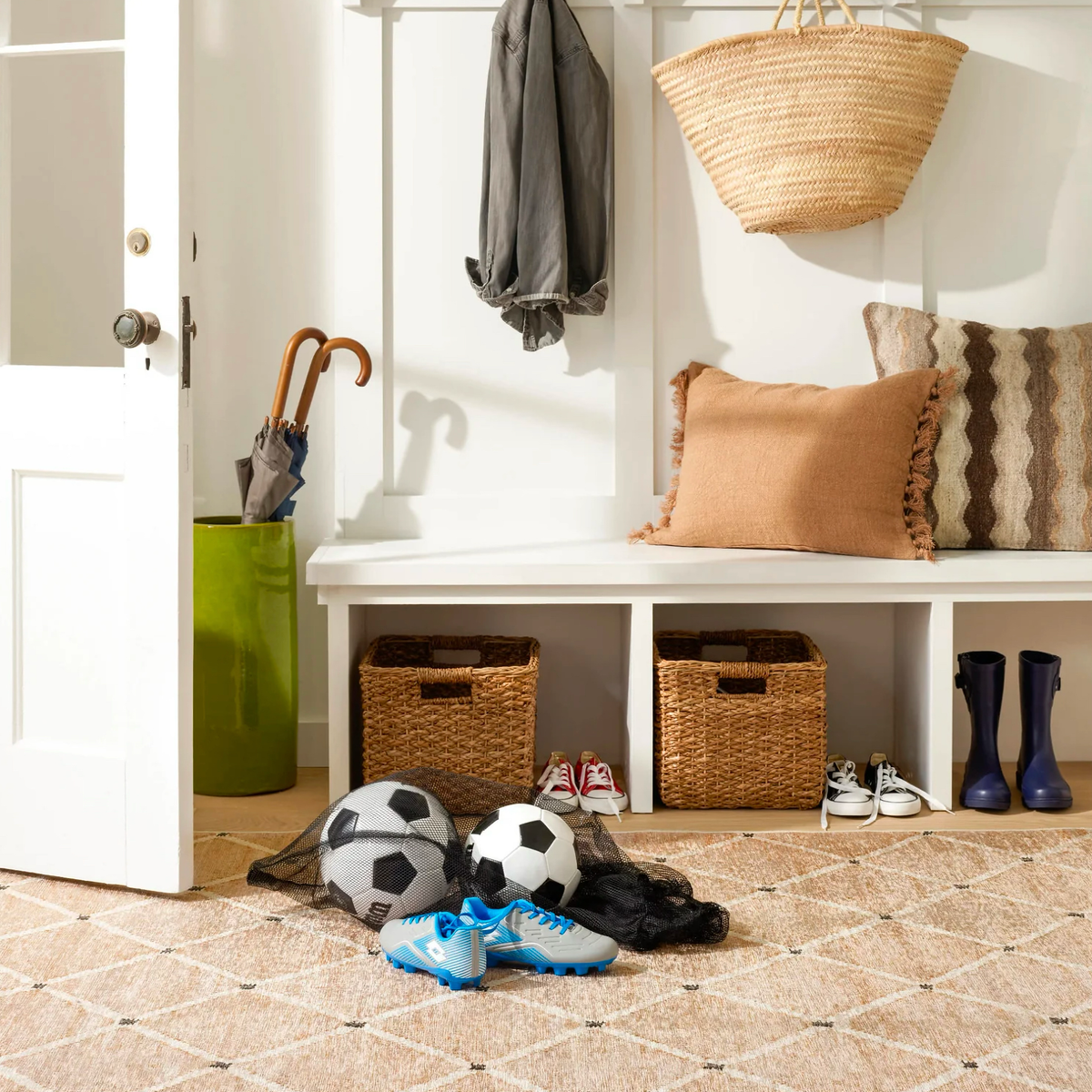 Entrance Floor with Pine Cone Hill Kali Machine Washable Rug in Natural