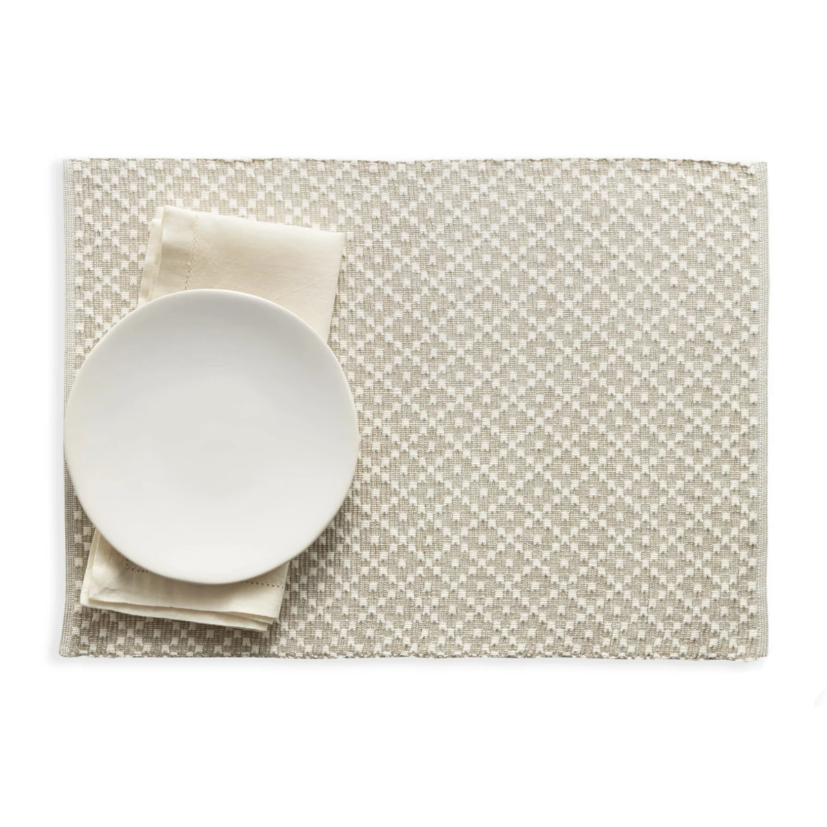 Plate on Pine Cone Hill Mainsail Placemat in Platinum