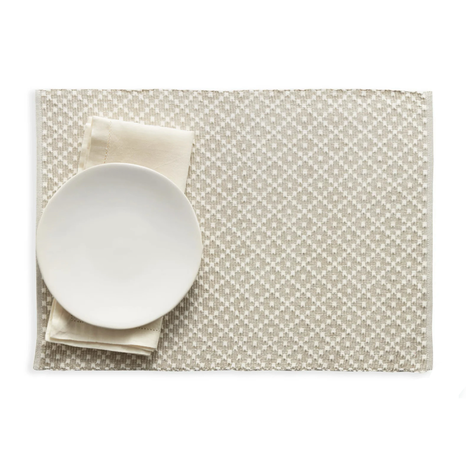 Plate on Pine Cone Hill Mainsail Placemat in Platinum