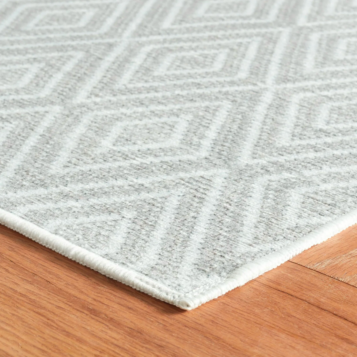 Corner of Pine Cone Hill Diamond Machine Washable Rug in Platinum and White