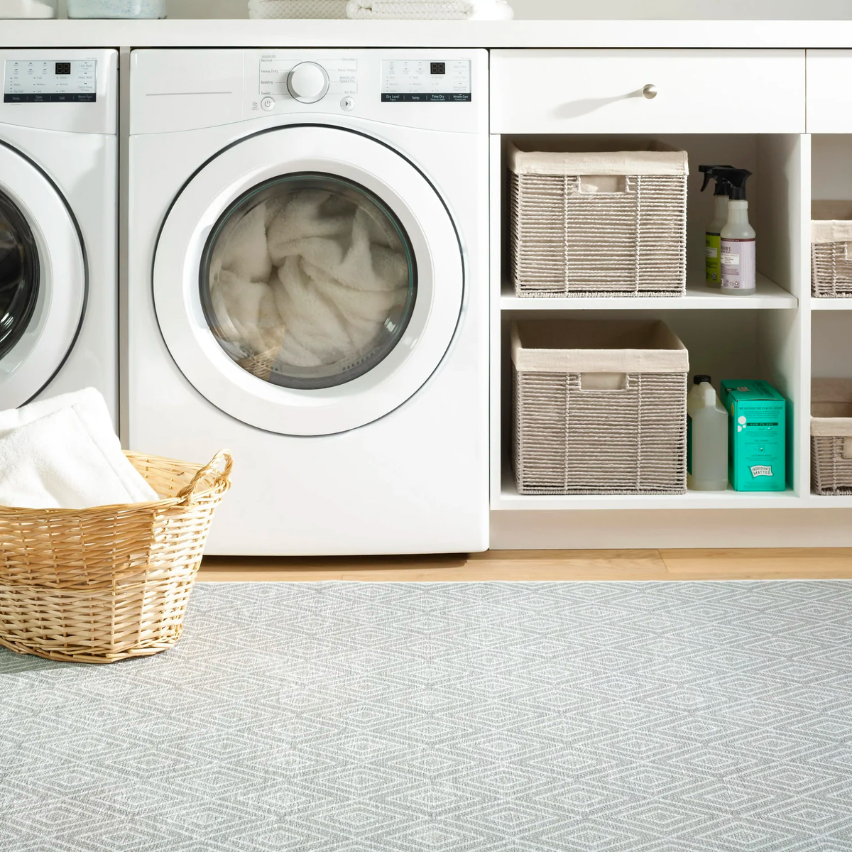 Laundry Room with Pine Cone Hill Diamond Machine Washable Rug in Platinum and White