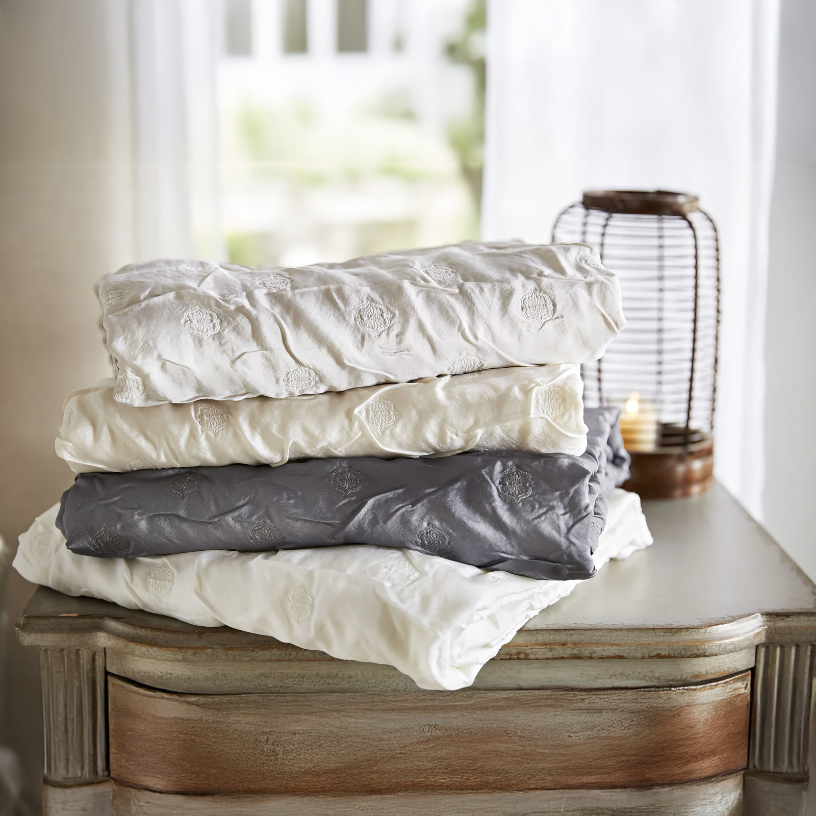 Stack of SDH Anna Beddings