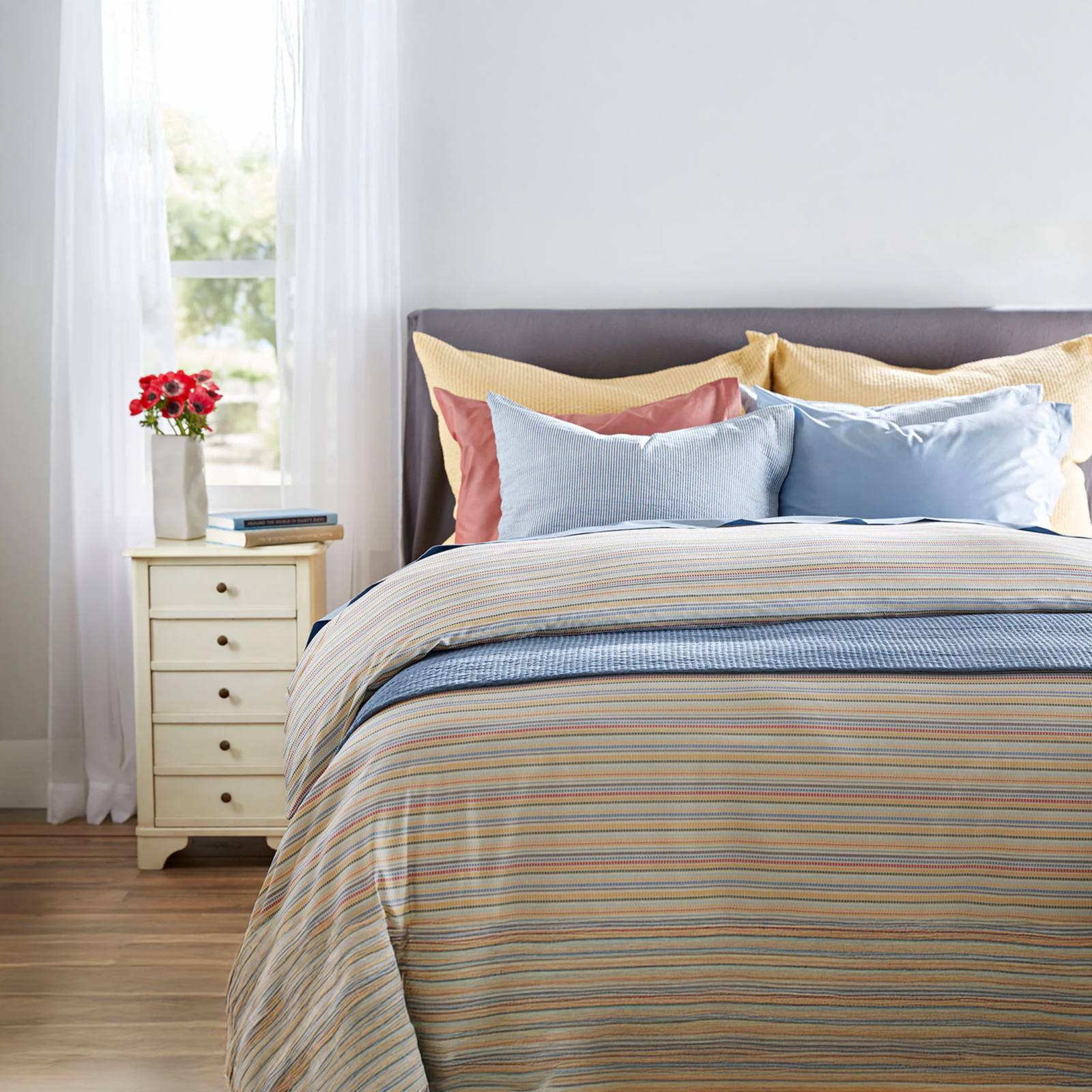 Confetti Rio duvet cover with decorative pillows