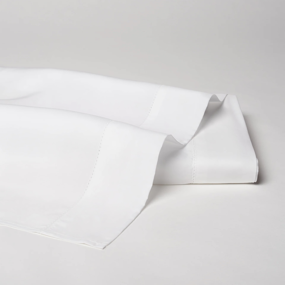 Flat Sheet of Scandia Home Classic Natural Lyocell Percale Collection in White